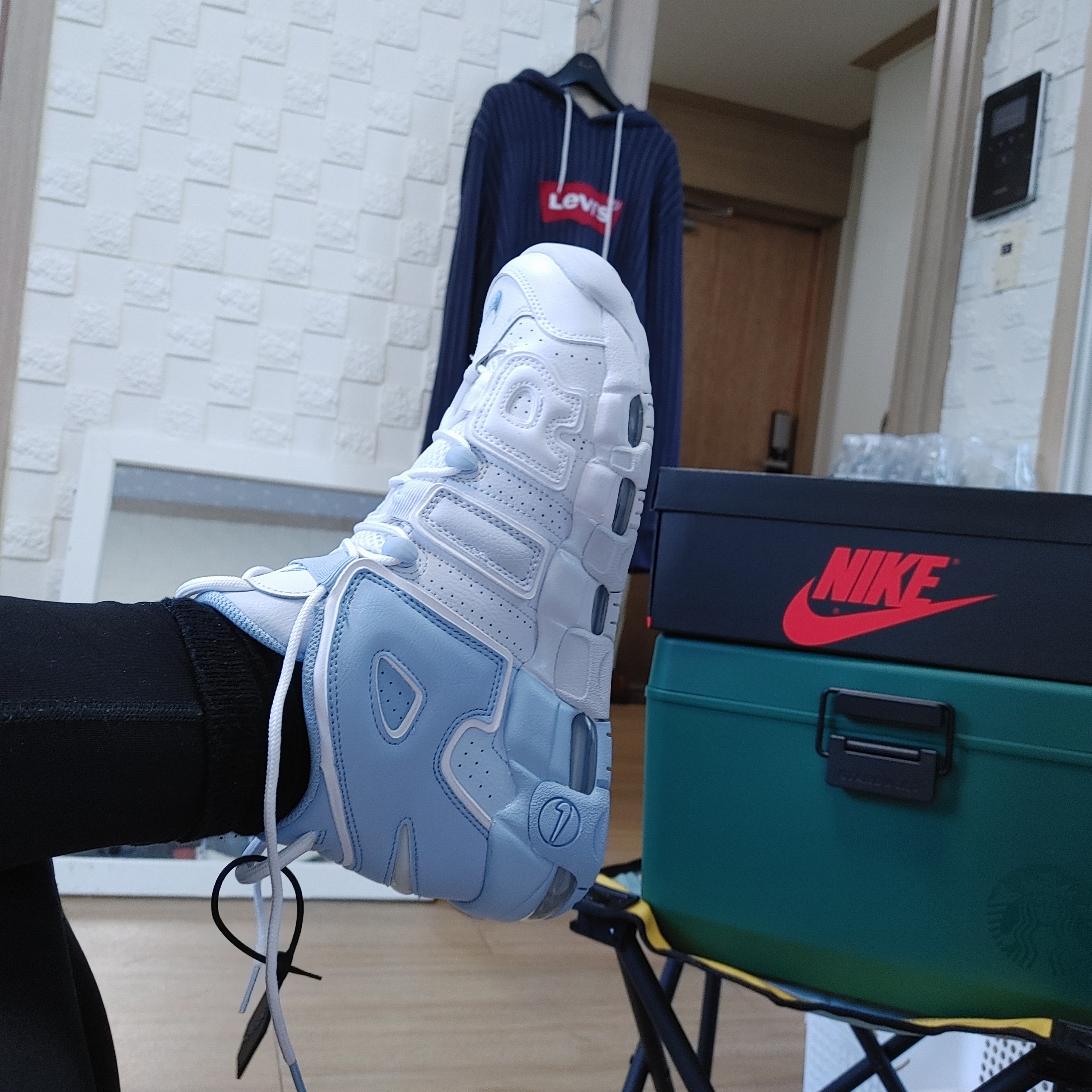 Nike Air More Uptempo Psychic Blue 착용 스타일 - 1