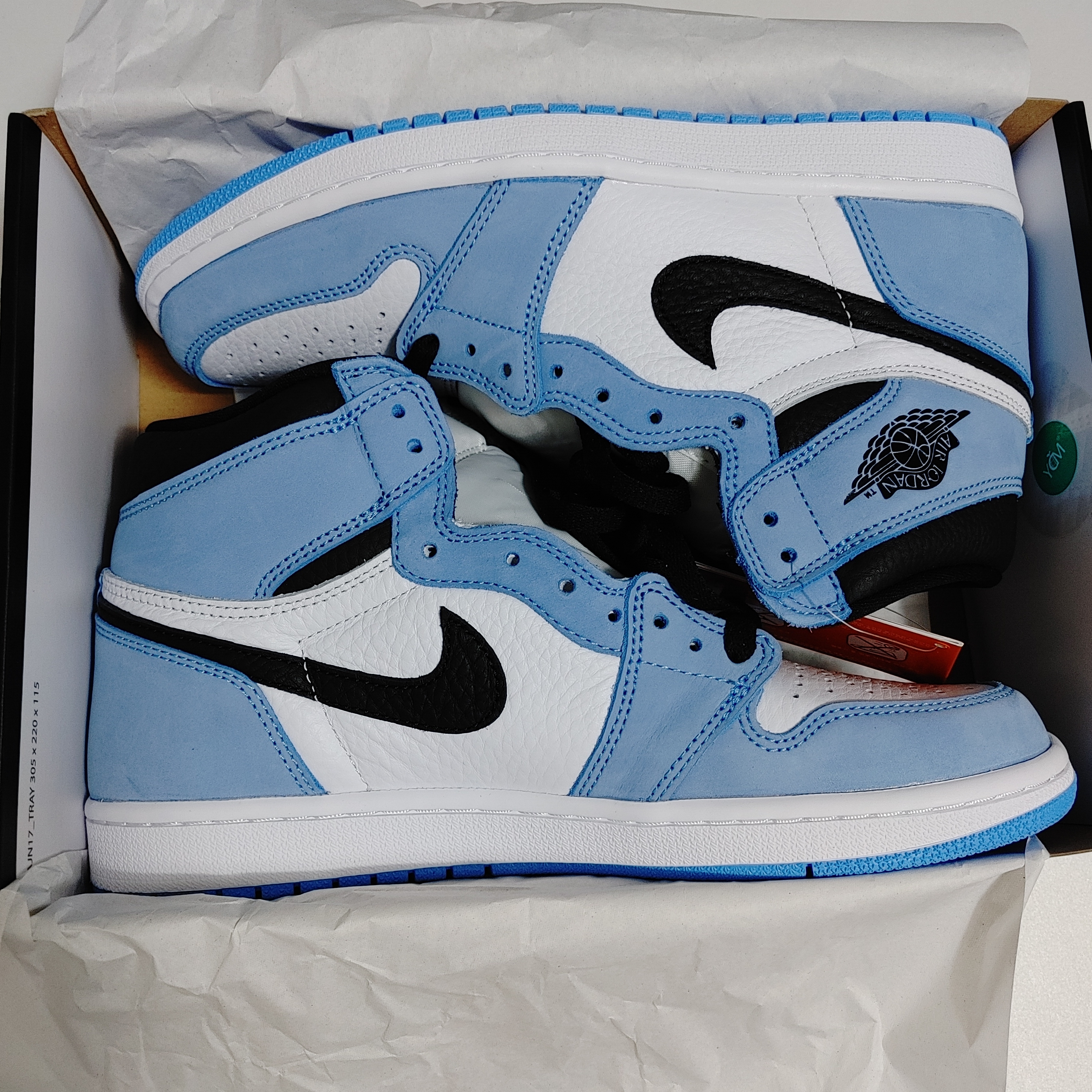 Jordan 1 Retro High OG University Blue 착용 스타일 - 2
