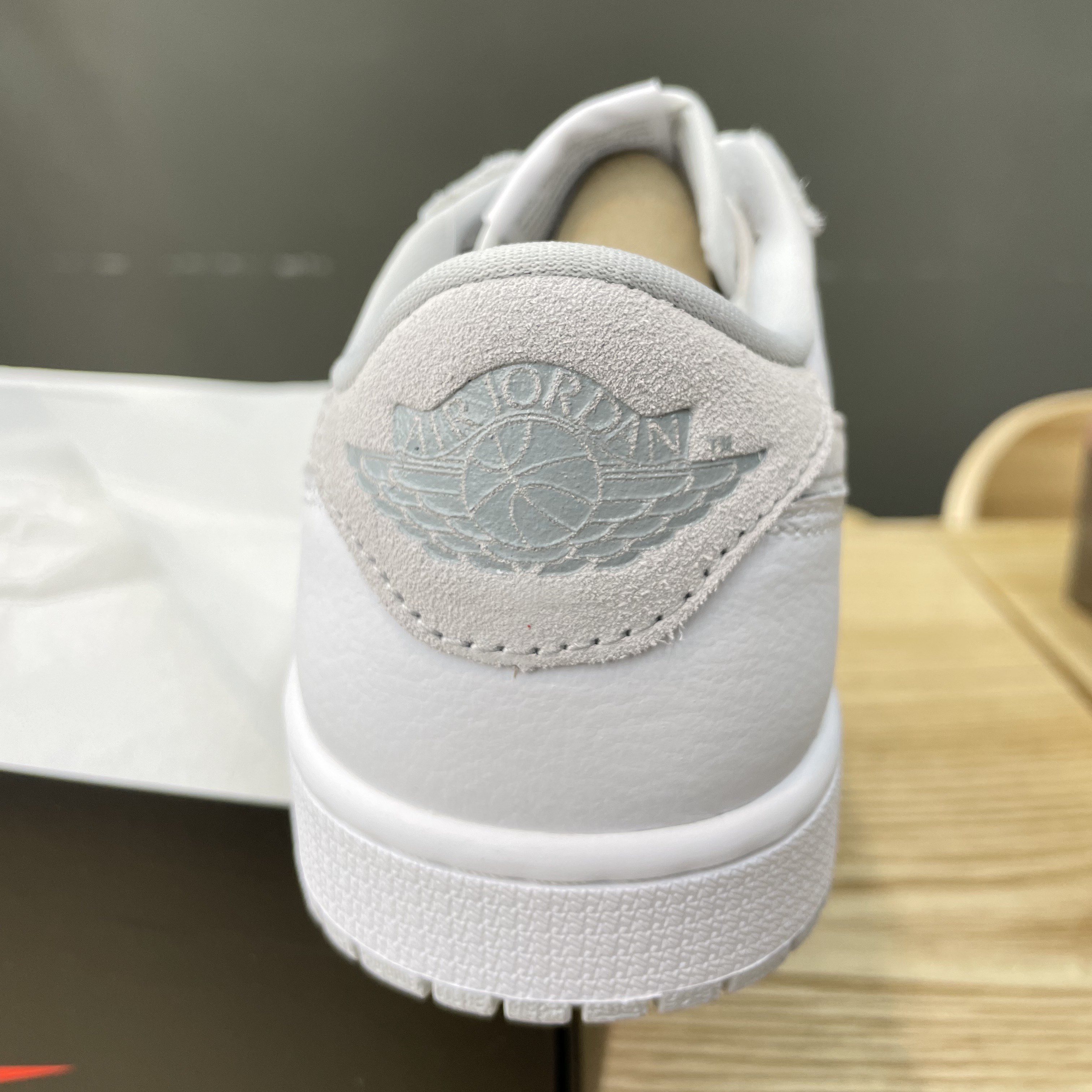 Jordan 1 Low OG Neutral Grey 착용 스타일 - 2