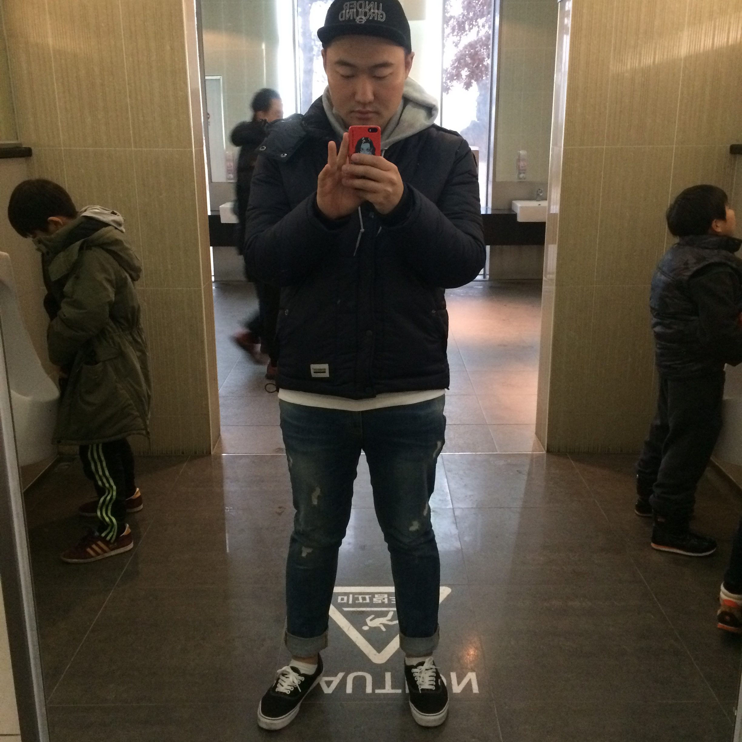 Jordan 7 Retro French Blue 2015, Adidas Yeezy Boost 700 V2 Static 2018 착용 스타일 - 2