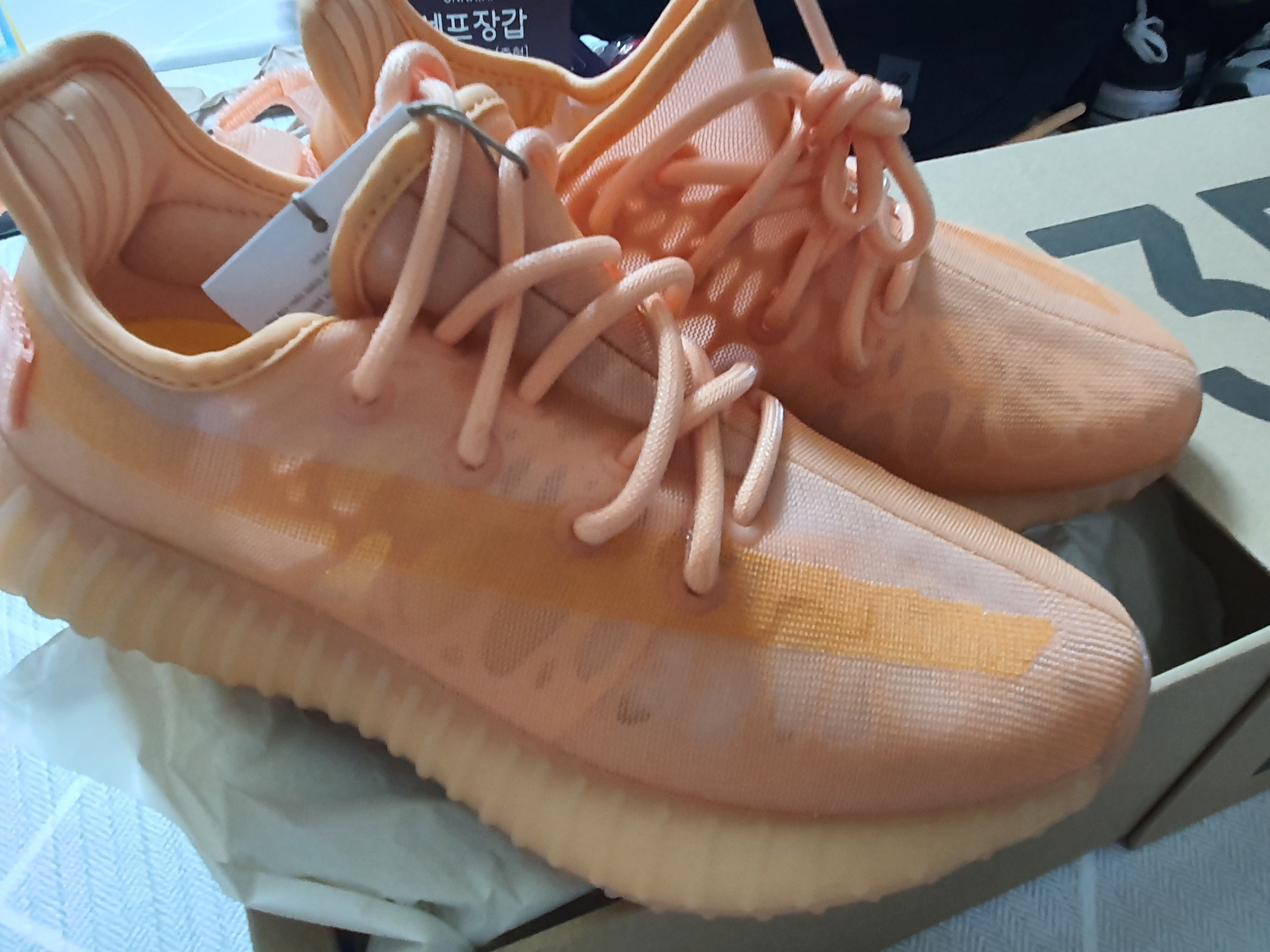 Adidas Yeezy Boost 350 V2 Mono Clay 착용 스타일 - 2