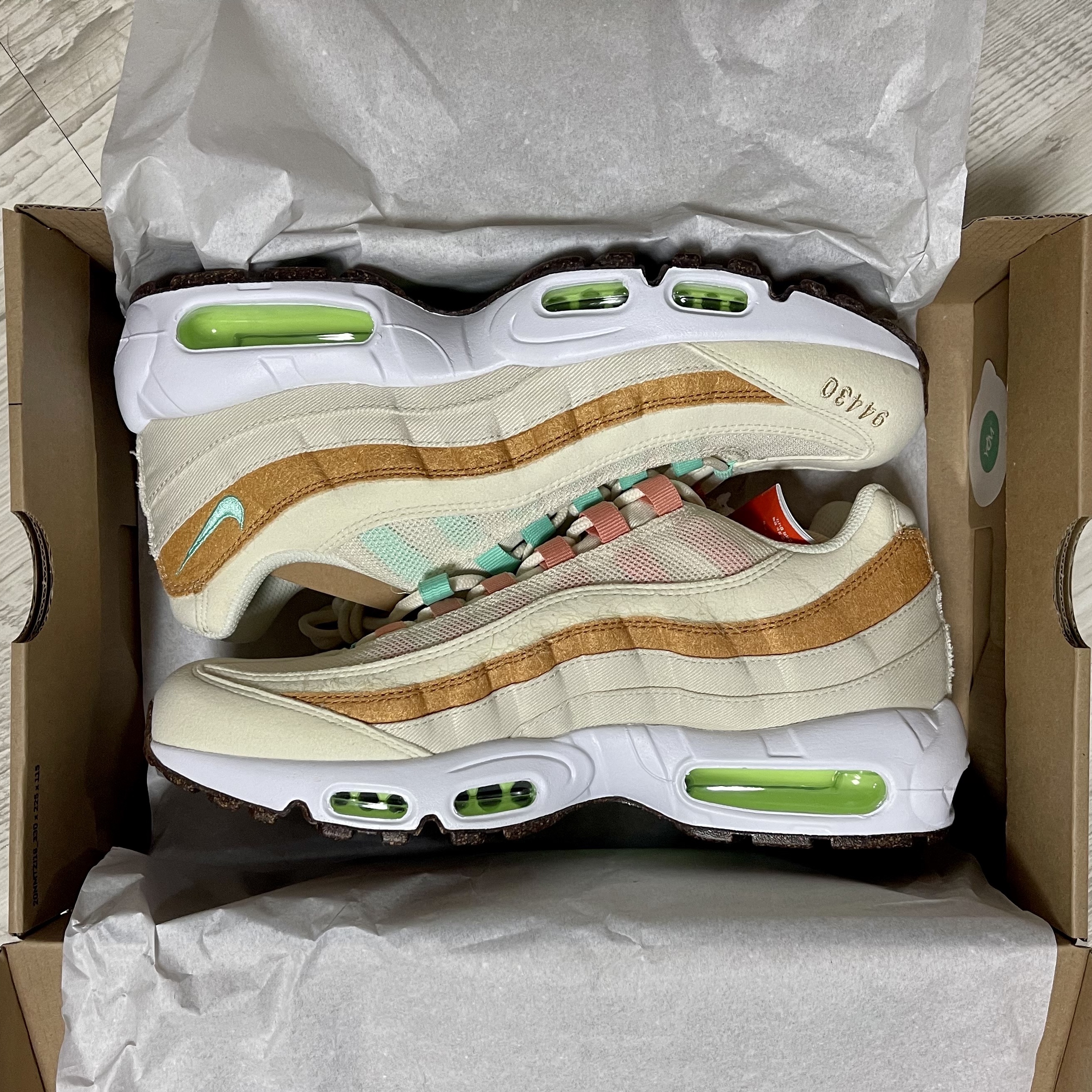 Nike Air Max 95 NRG Pineapple 착용 스타일 - 1