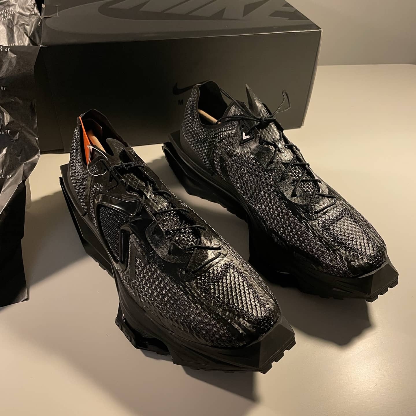 Nike x Matthew M Williams Zoom 004 Triple Black 착용 스타일 - 4