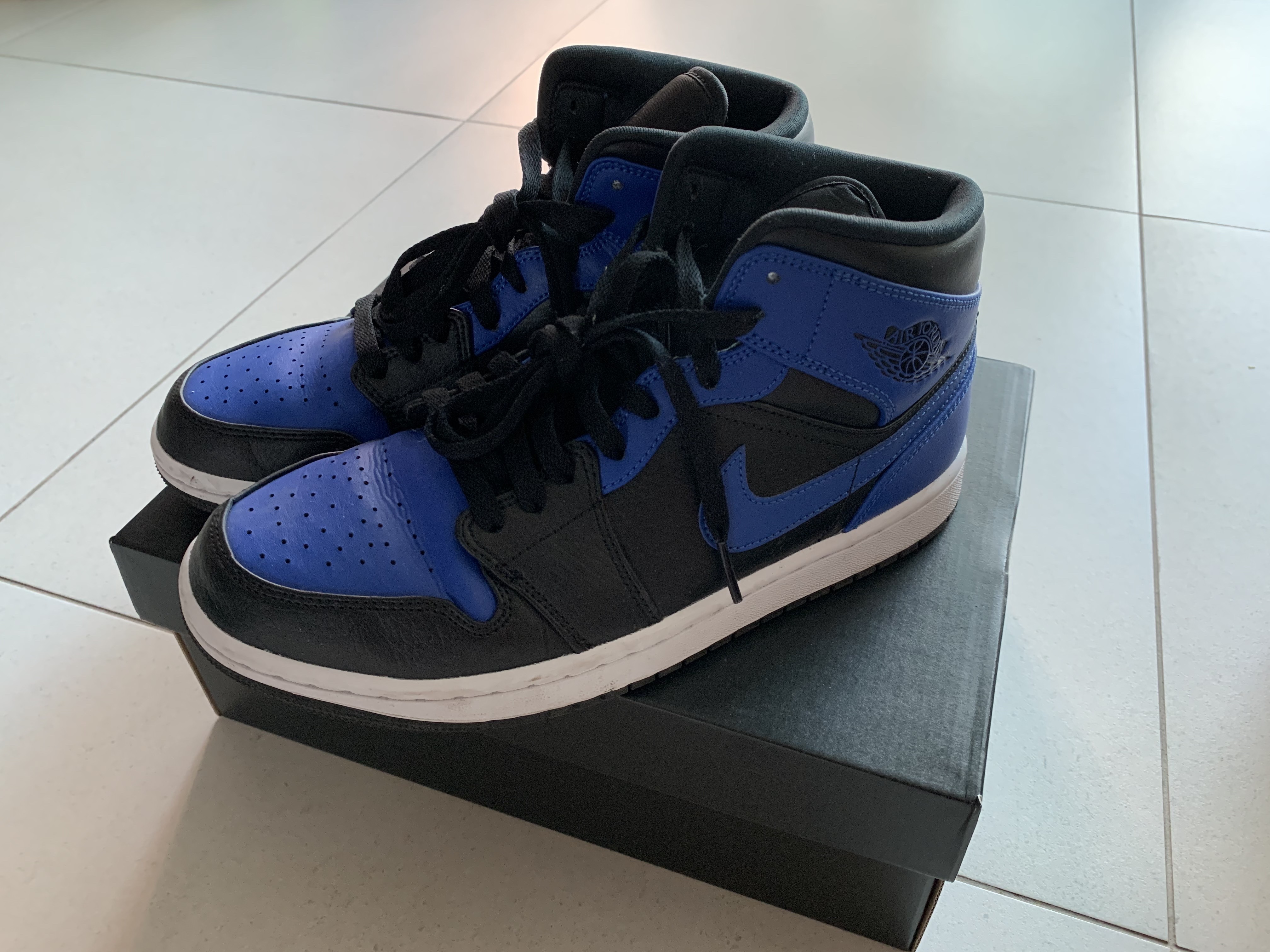 Jordan 1 Mid Black Hyper Royal, Jordan 1 Mid Racer Blue 착용 스타일 - 1
