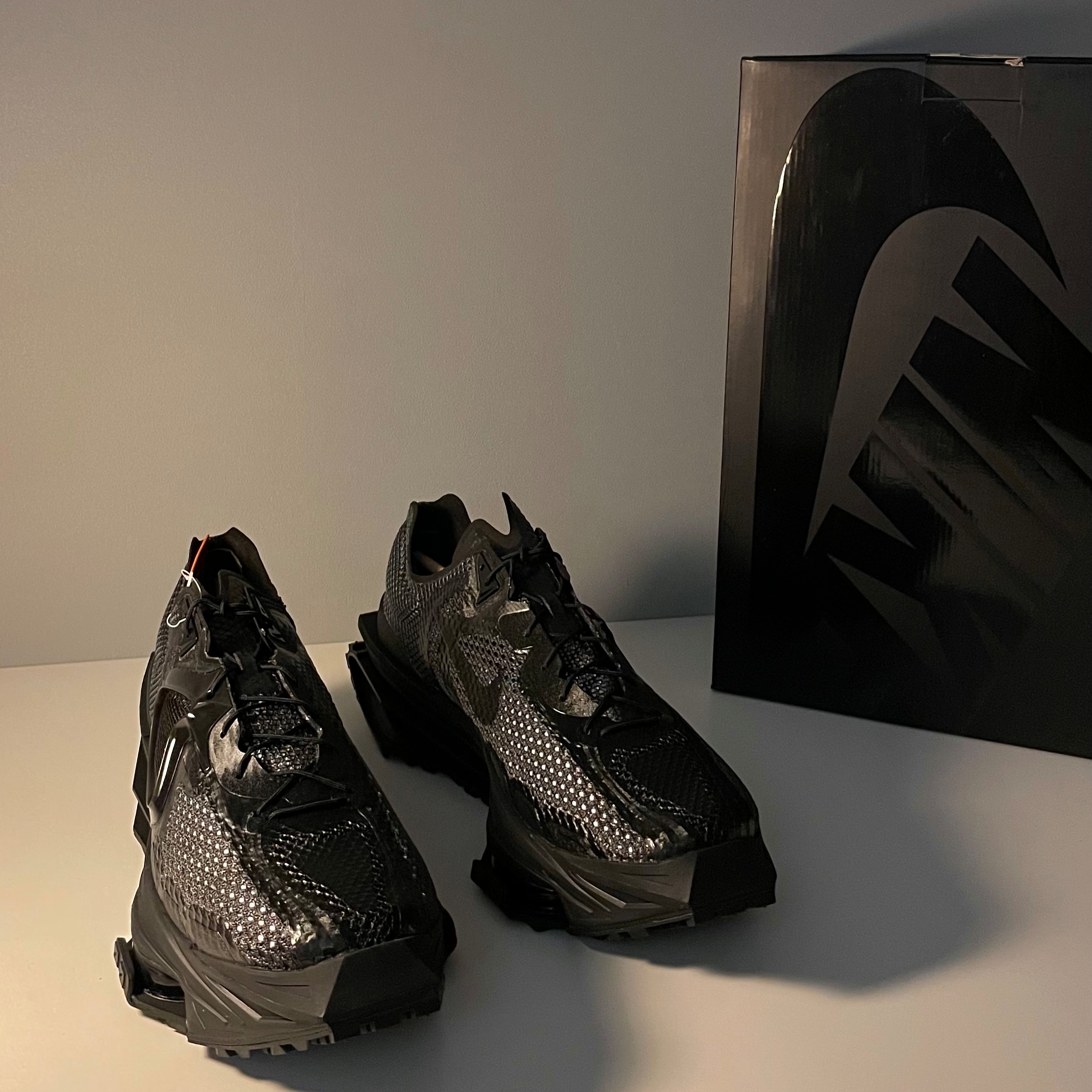 Nike x Matthew M Williams Zoom 004 Triple Black 착용 스타일 - 2