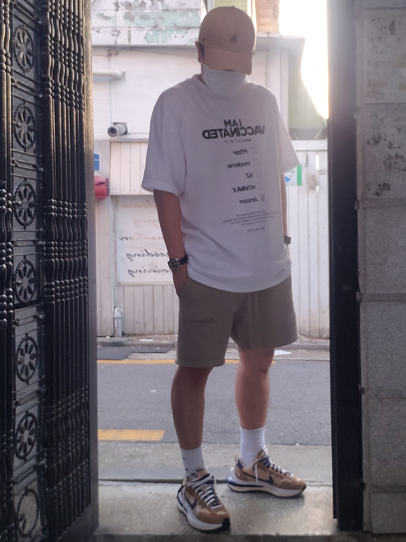 Nike x Sacai VaporWaffle Sesame and Blue Void, Nike x Matthew M Williams NRG Socks White 착용 스타일