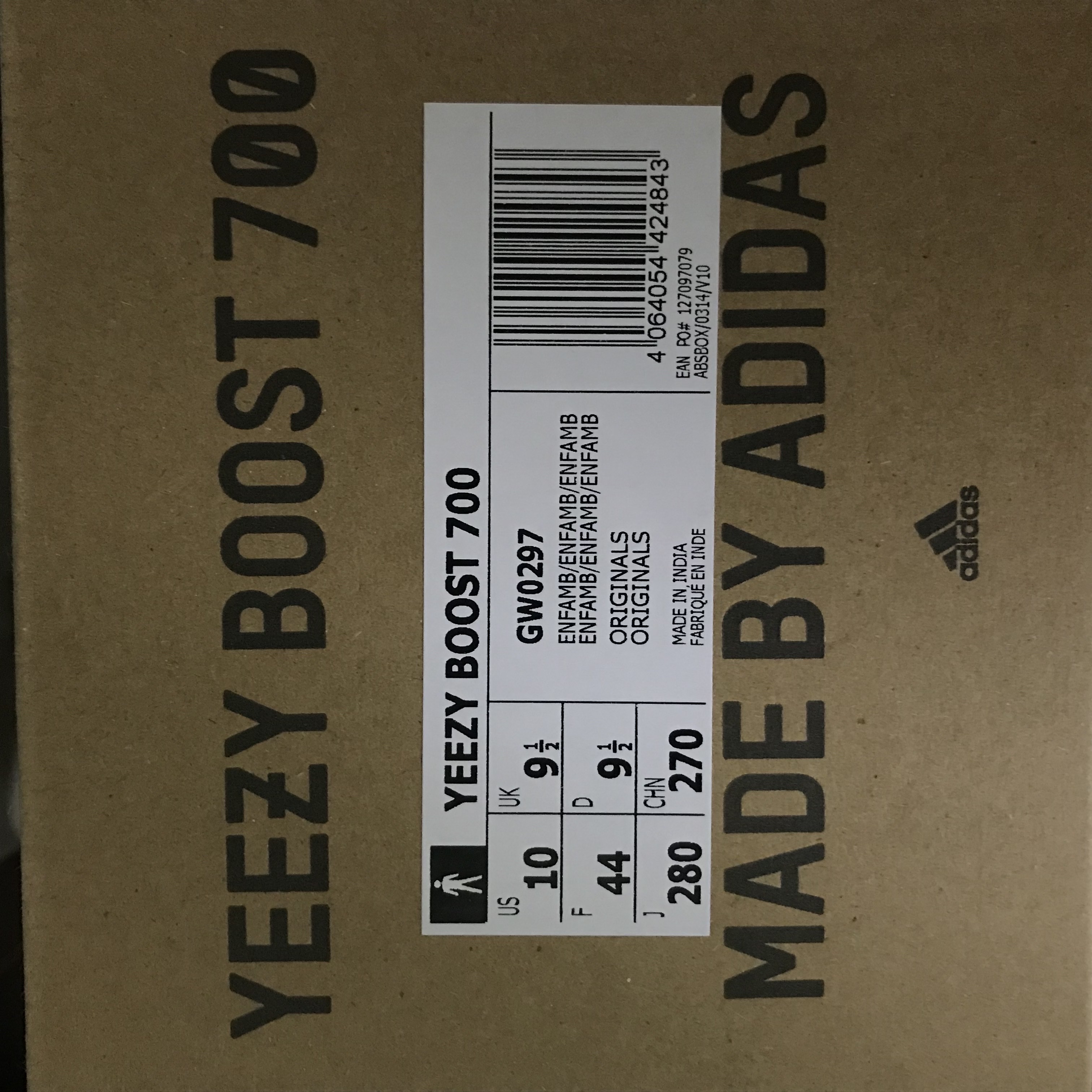 Adidas Yeezy Boost 700 Enflame Amber 착용 스타일 - 3