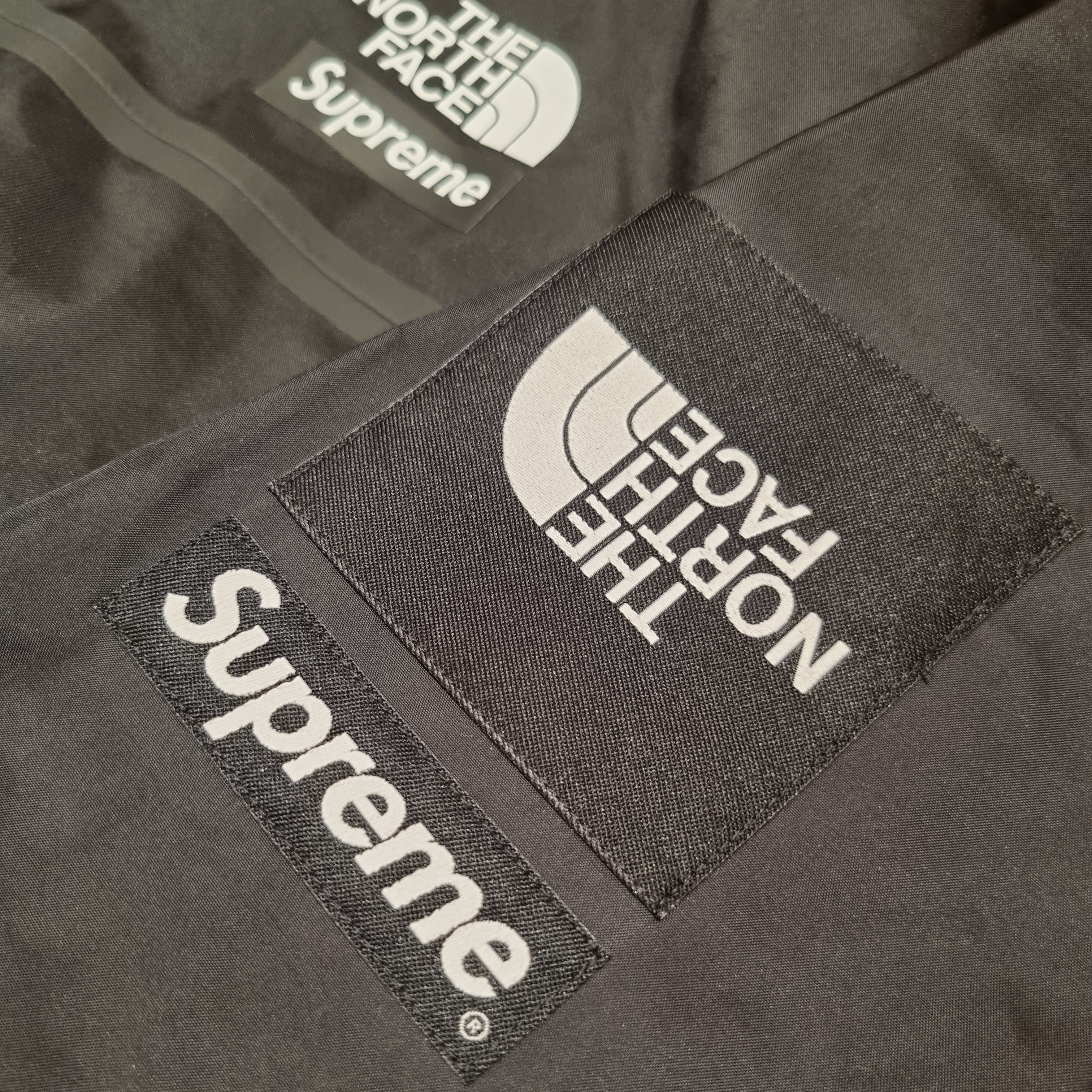 Supreme x The North Face Summit Series Outer Tape Seam Coaches Jacket Black - 21SS 착용 스타일