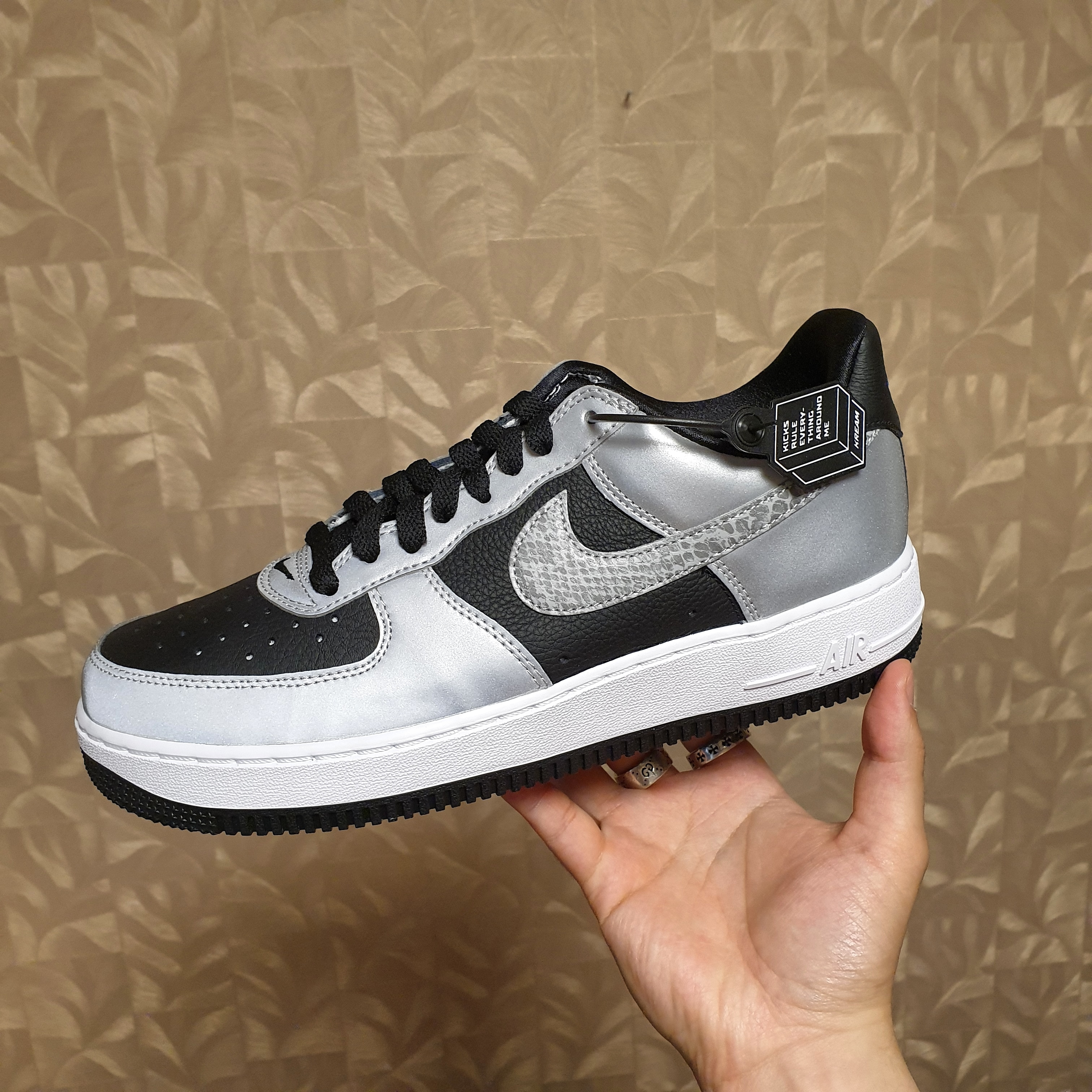 Nike Air Force 1 B Silver Snake 착용 스타일