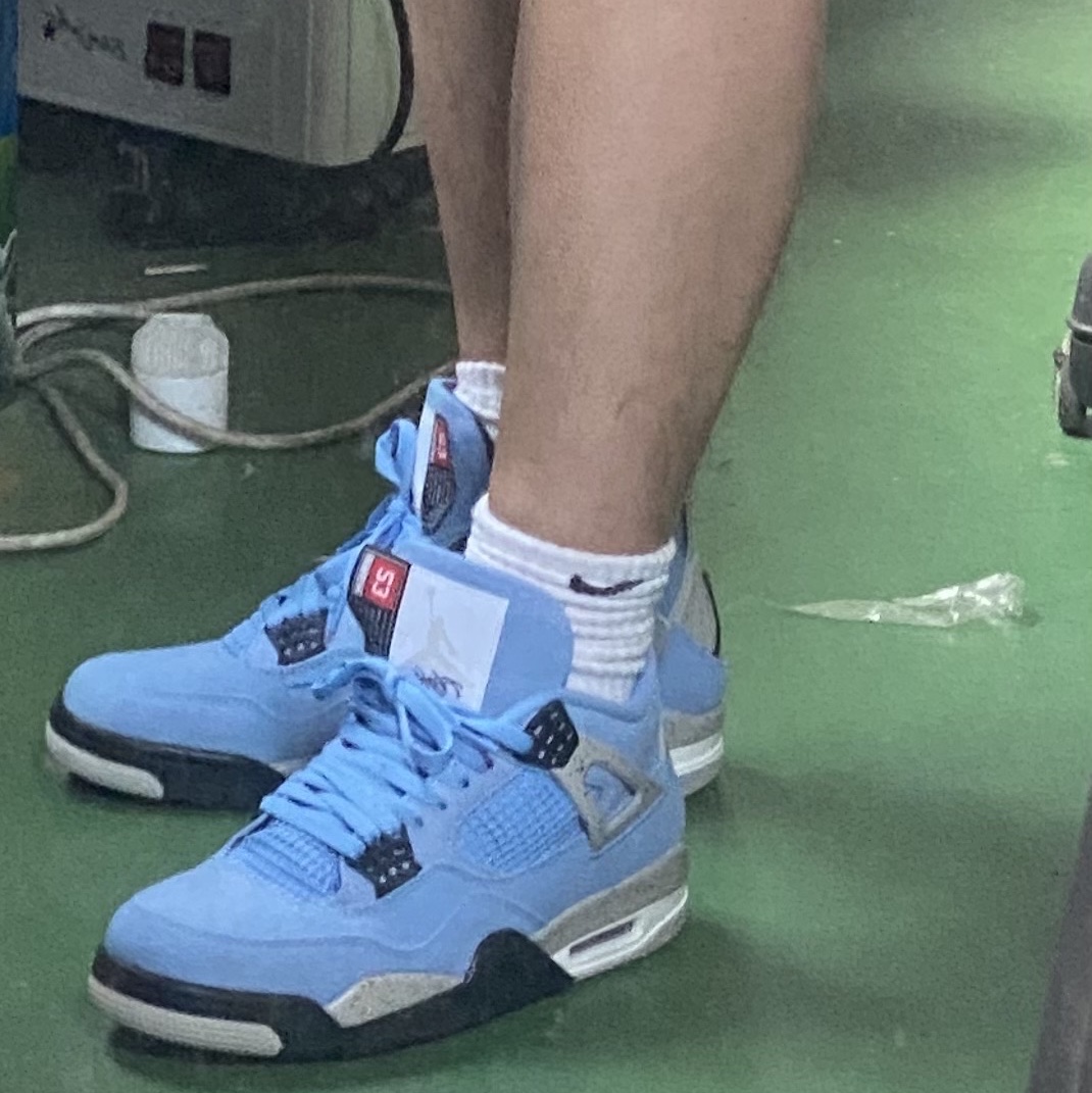 Jordan 4 Retro University Blue, Nike NRG Solo Swoosh T-Shirt Psychic Blue - Asia 착용 스타일 - 1