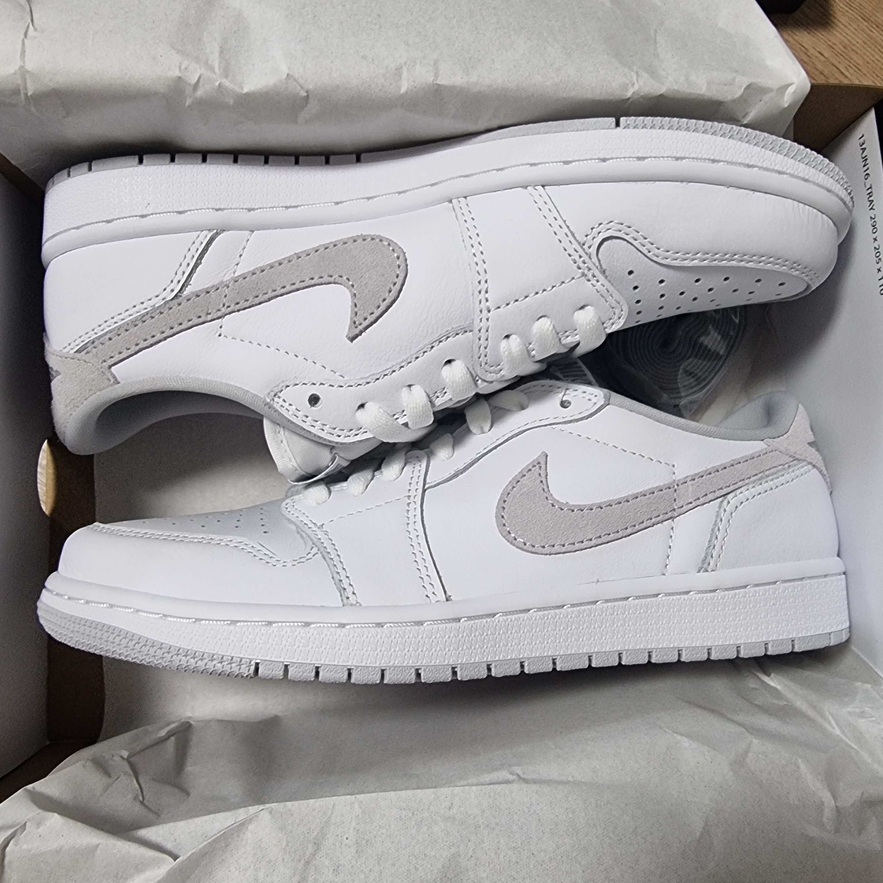 Jordan 1 Low OG Neutral Grey 착용 스타일 - 2