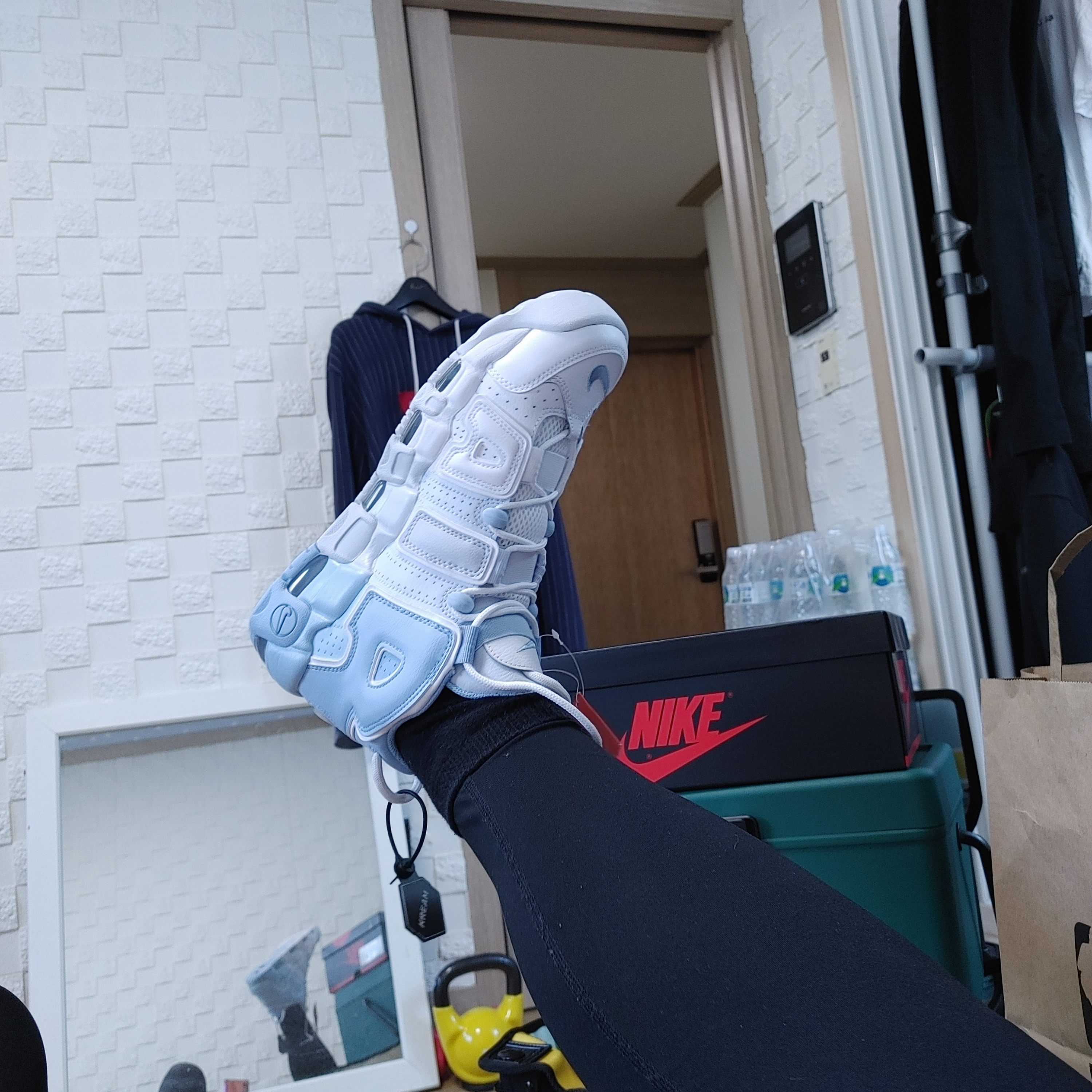 Nike Air More Uptempo Psychic Blue 착용 스타일 - 2