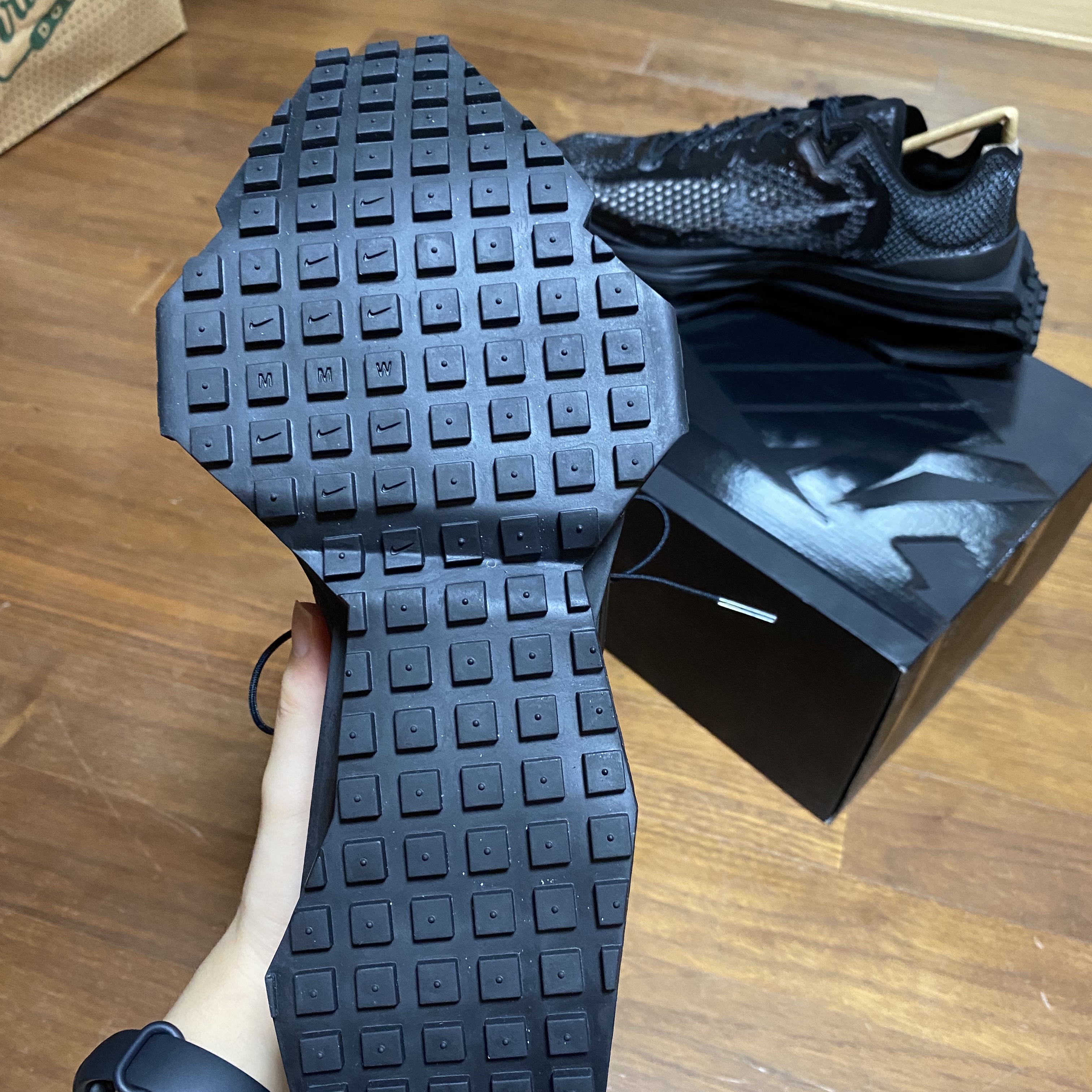 Nike x Matthew M Williams Zoom 004 Triple Black 착용 스타일 - 3