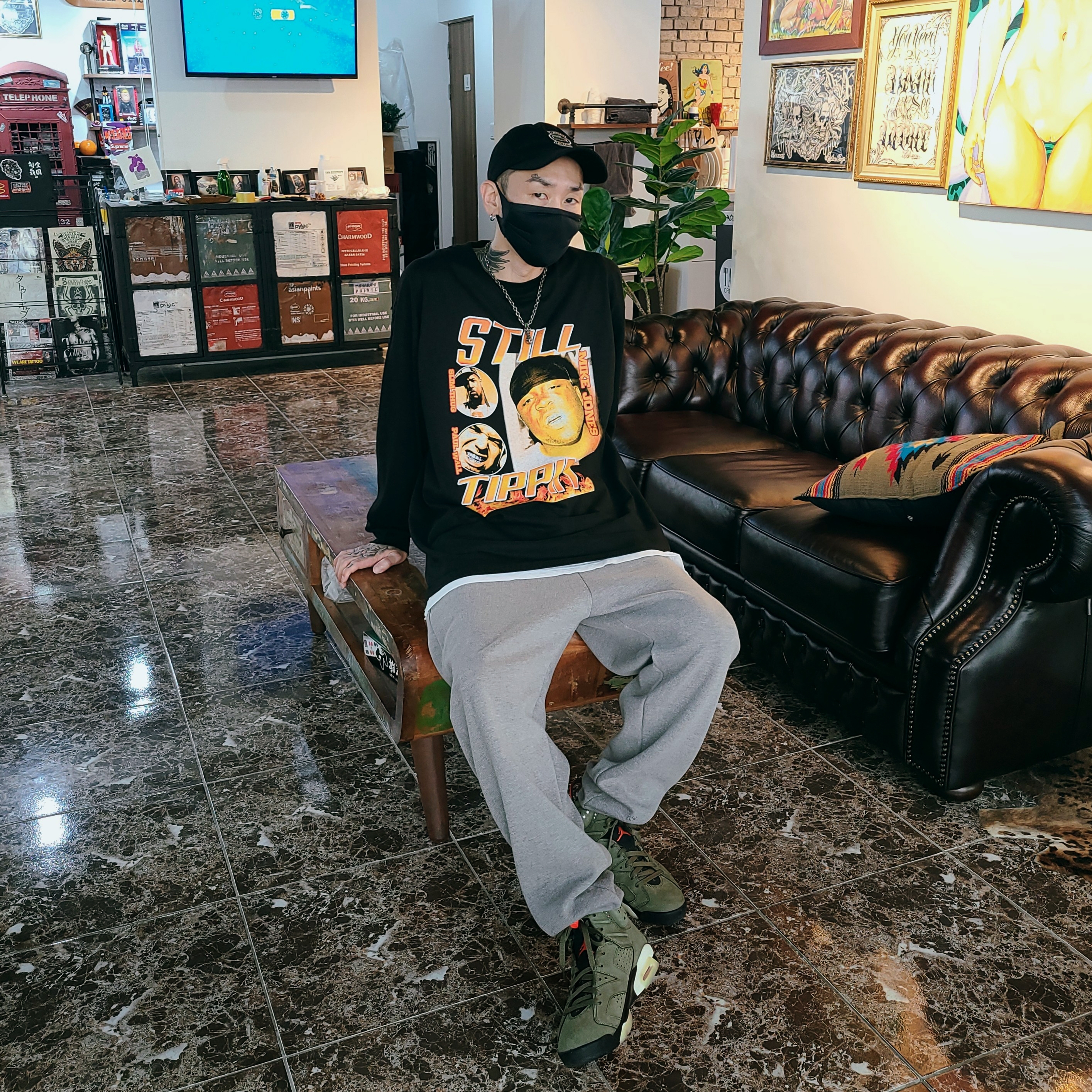Supreme x Lacoste Twill 6-Panel Black - 18SS, Jordan 6 x Travis Scott Retro Olive 착용 스타일