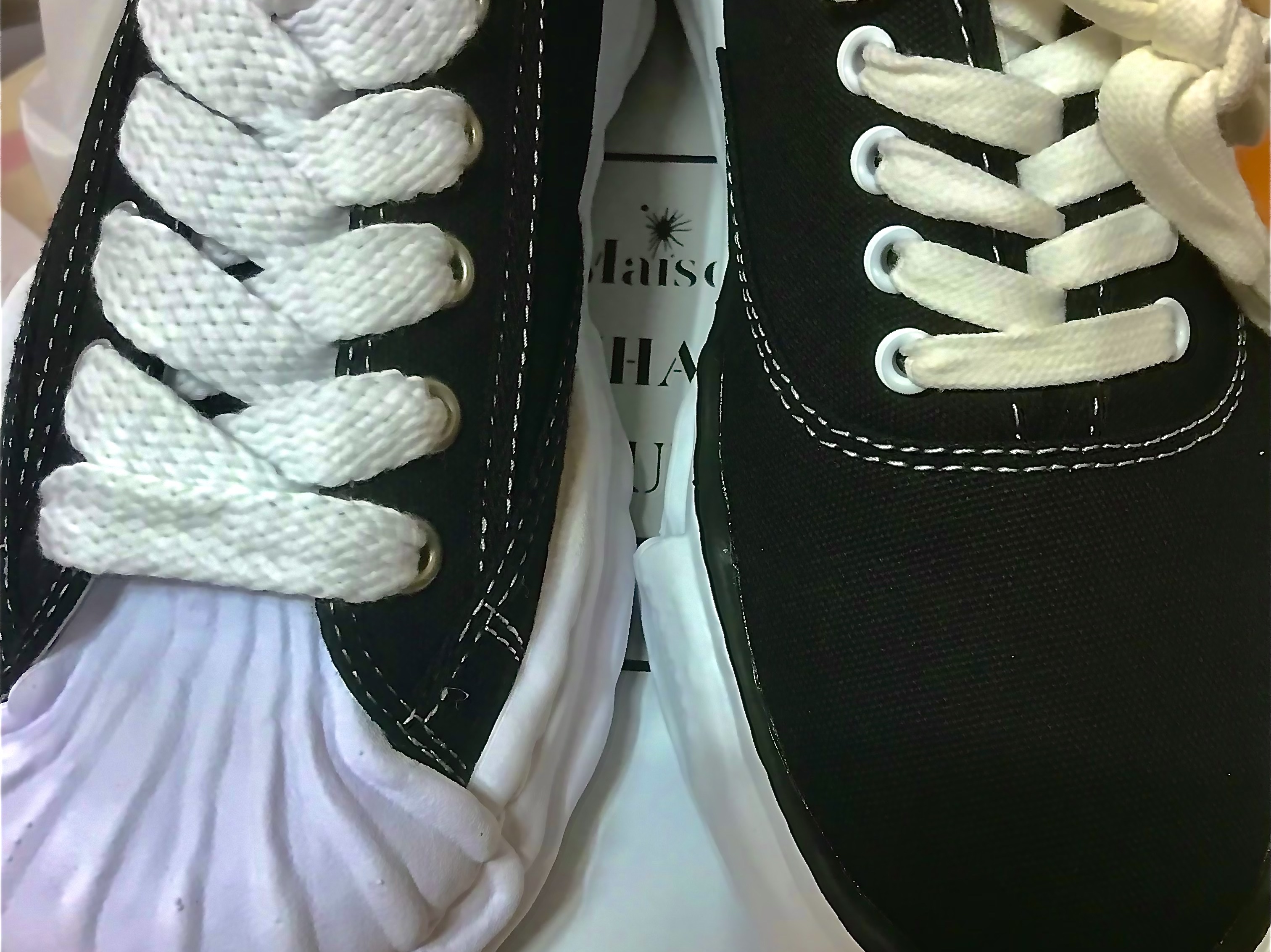 Maison Mihara Yasuhiro Baker OG Sole Canvas Low Cut Sneakers Black 착용 스타일 - 2