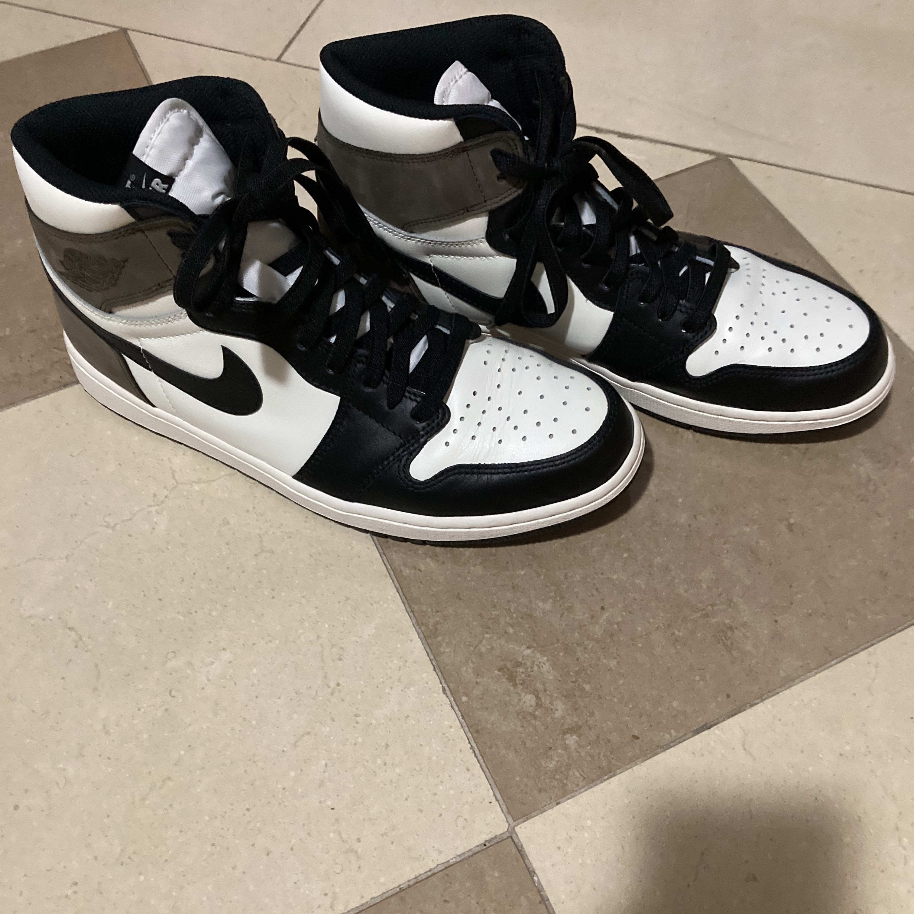 Jordan 1 Retro High OG Black Mocha 착용 스타일 - 2