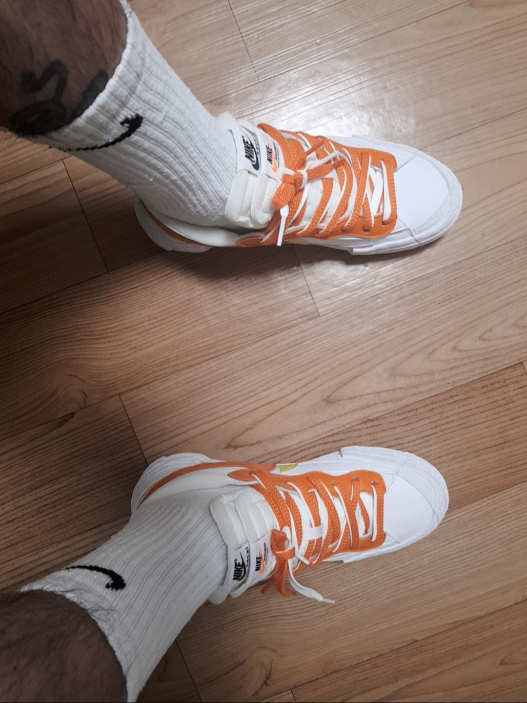 Nike x Sacai Blazer Low Magma Orange 착용 스타일 - 3
