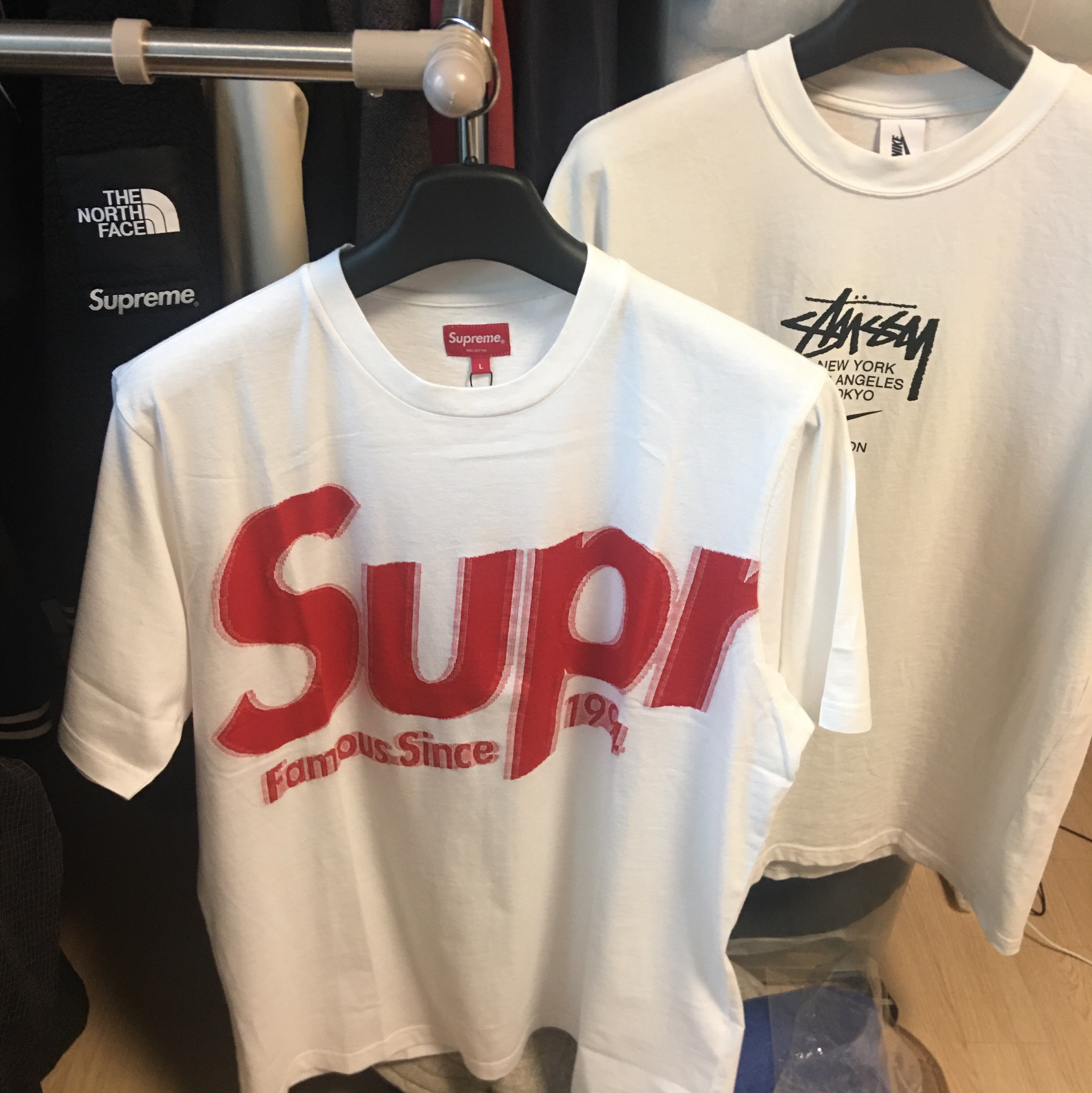 Supreme Intarsia Spellout S/S Top White - 21SS, Nike x Stussy WT T-Shirt White - US/EU 착용 스타일 - 1