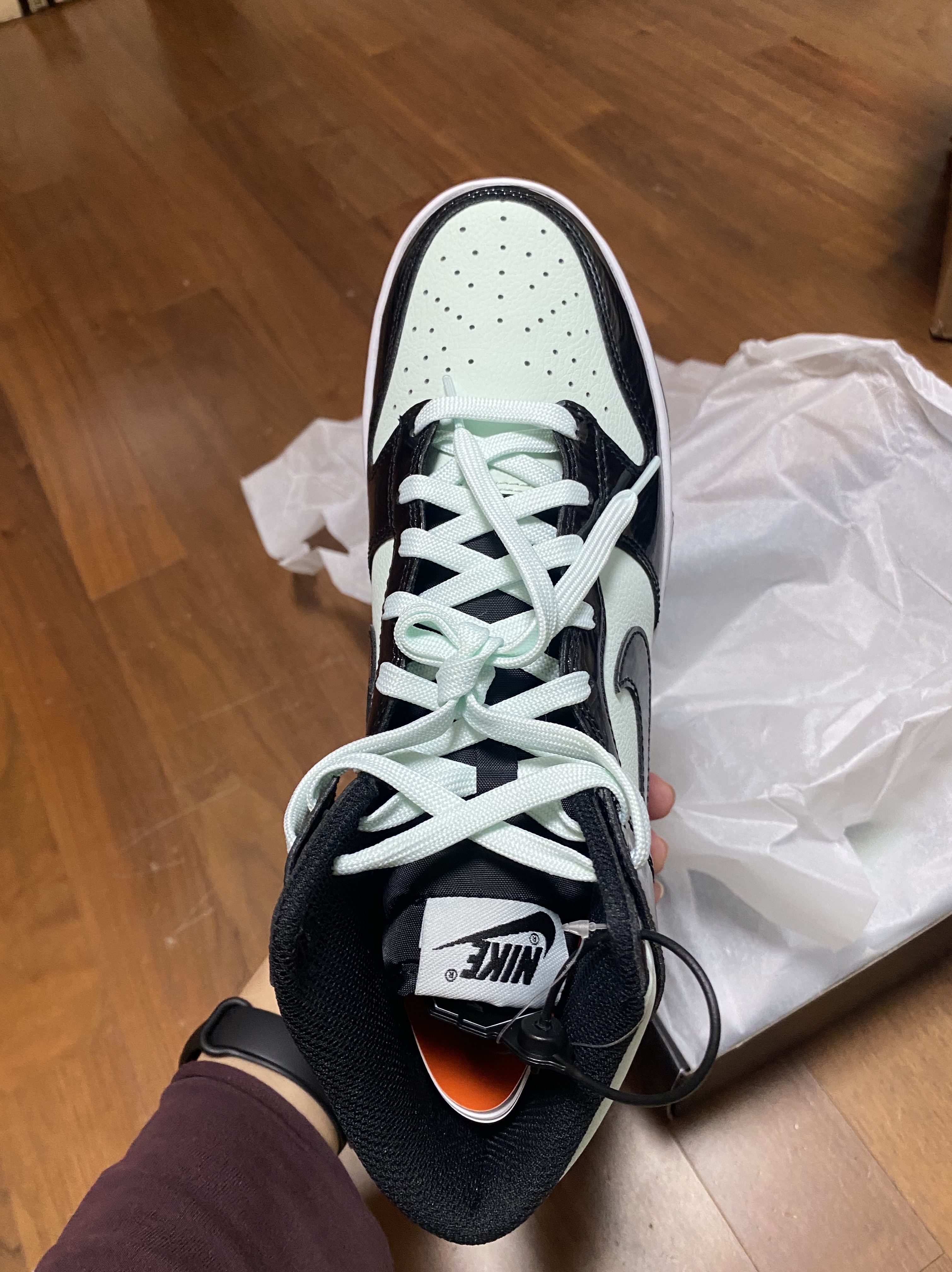 Nike Dunk High Barely Green 착용 스타일 - 2