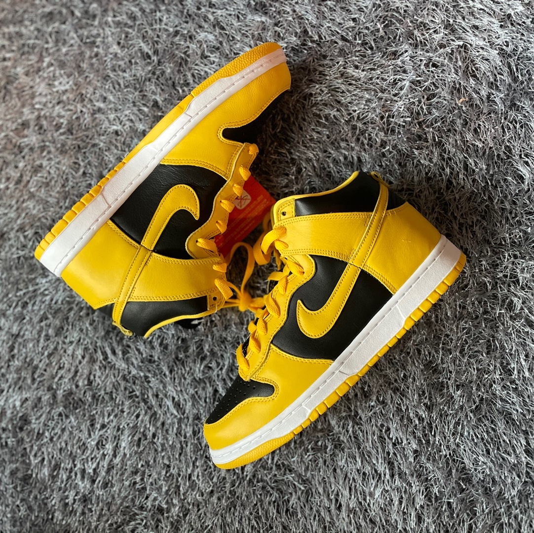 Nike Dunk High SP Varsity Maize 착용 스타일