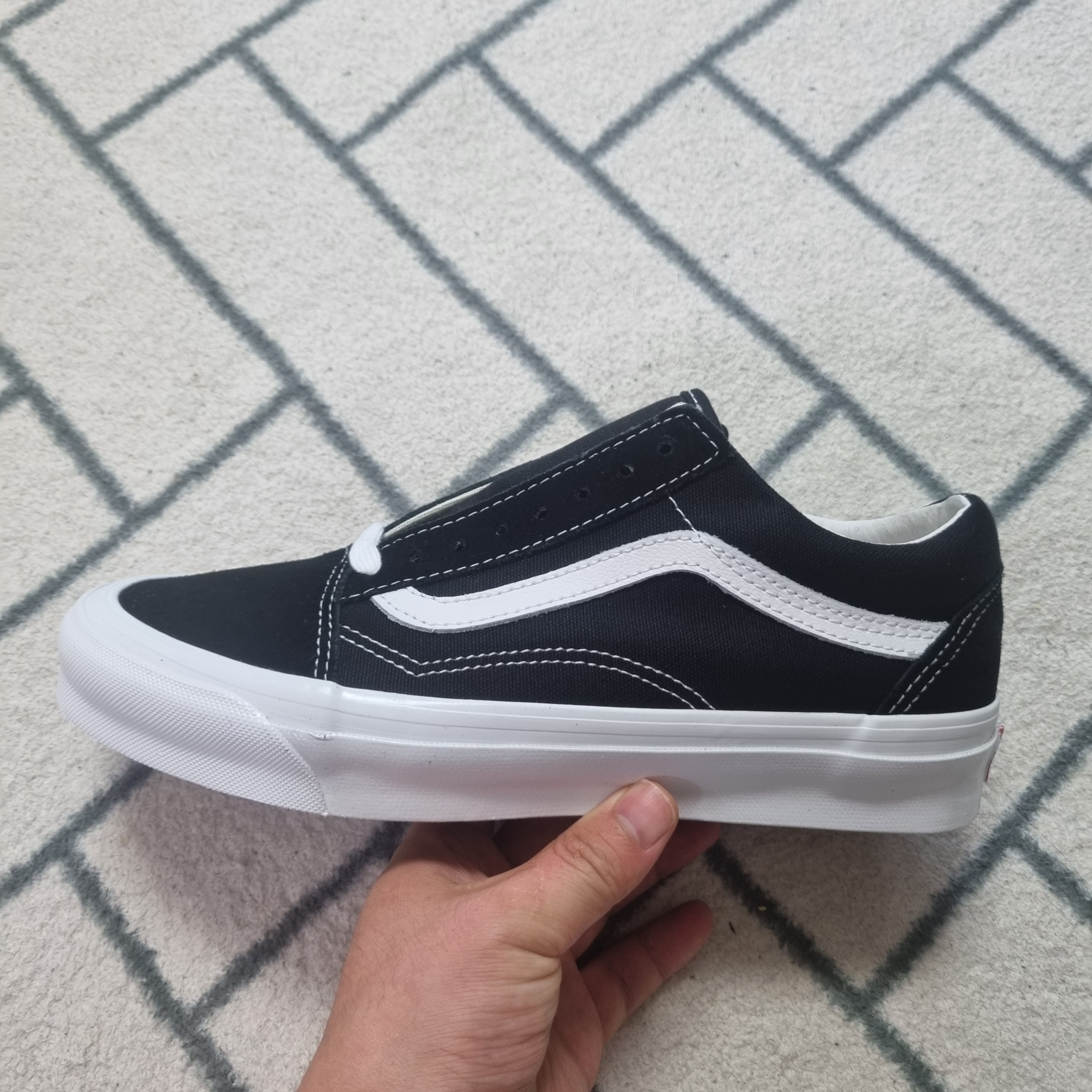 Vans Vault OG Old Skool LX Black 착용 스타일 - 2