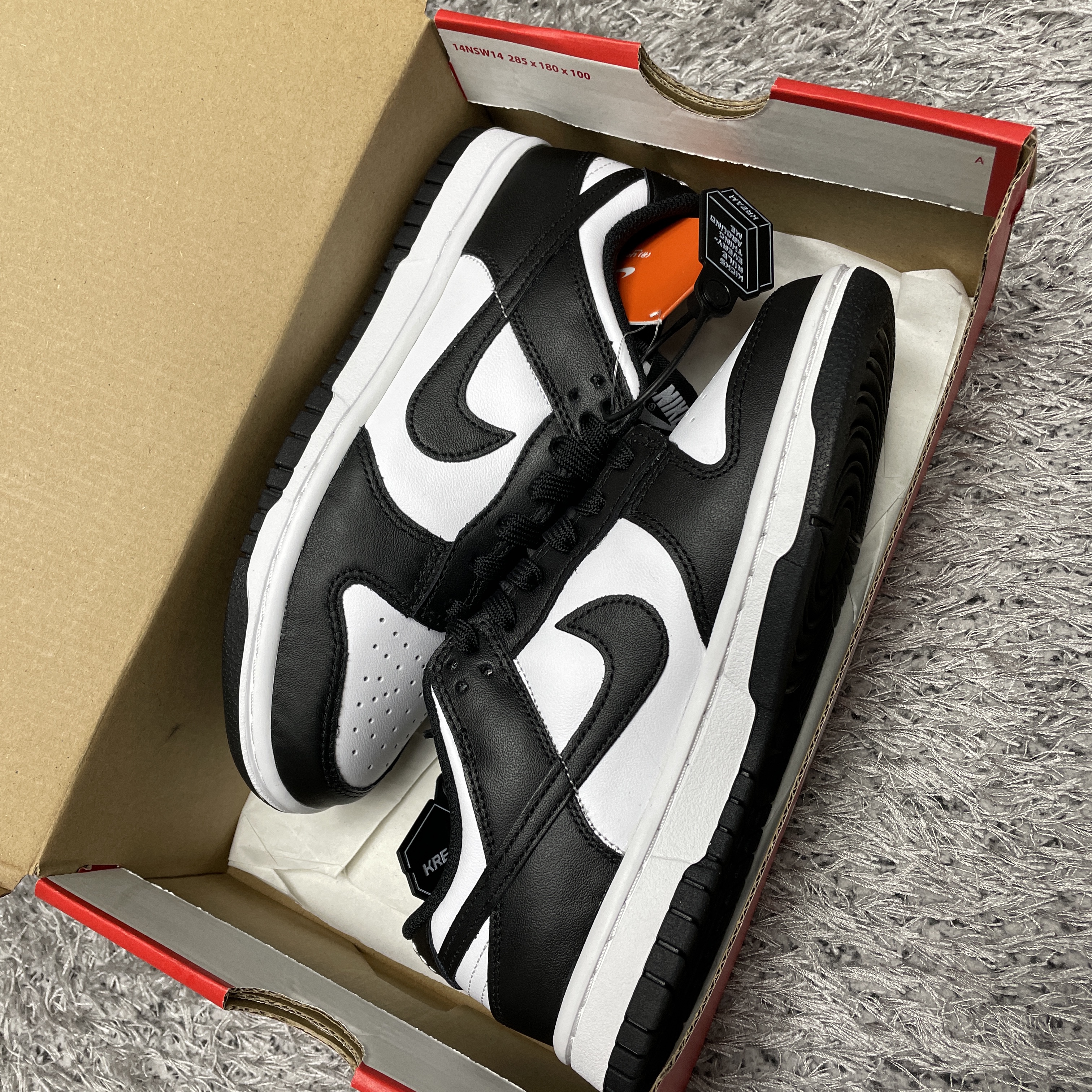 (W) Nike Dunk Low Black 착용 스타일 - 1