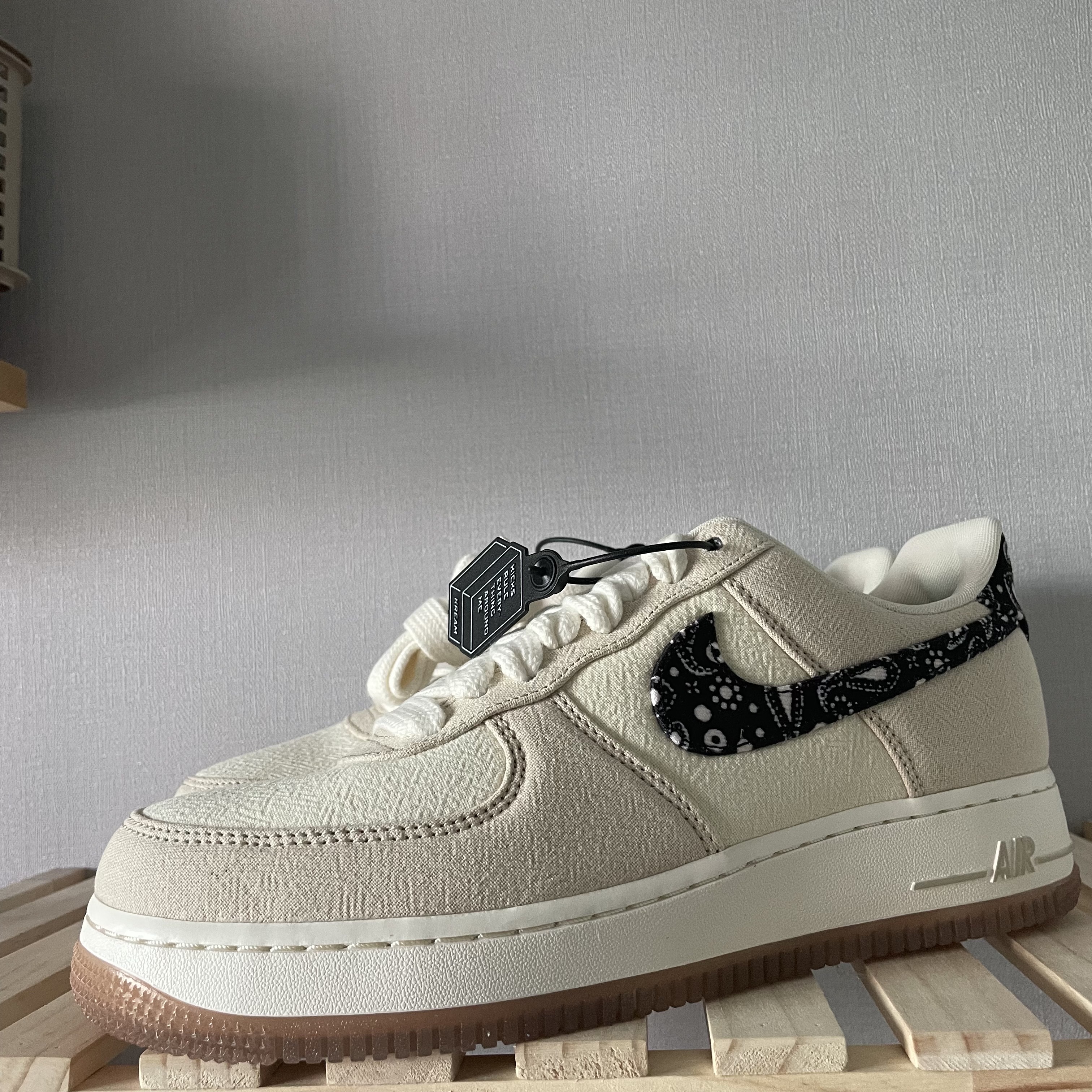 Nike Air Force 1 '07 LV8 Paisley Swoosh 착용 스타일 - 3