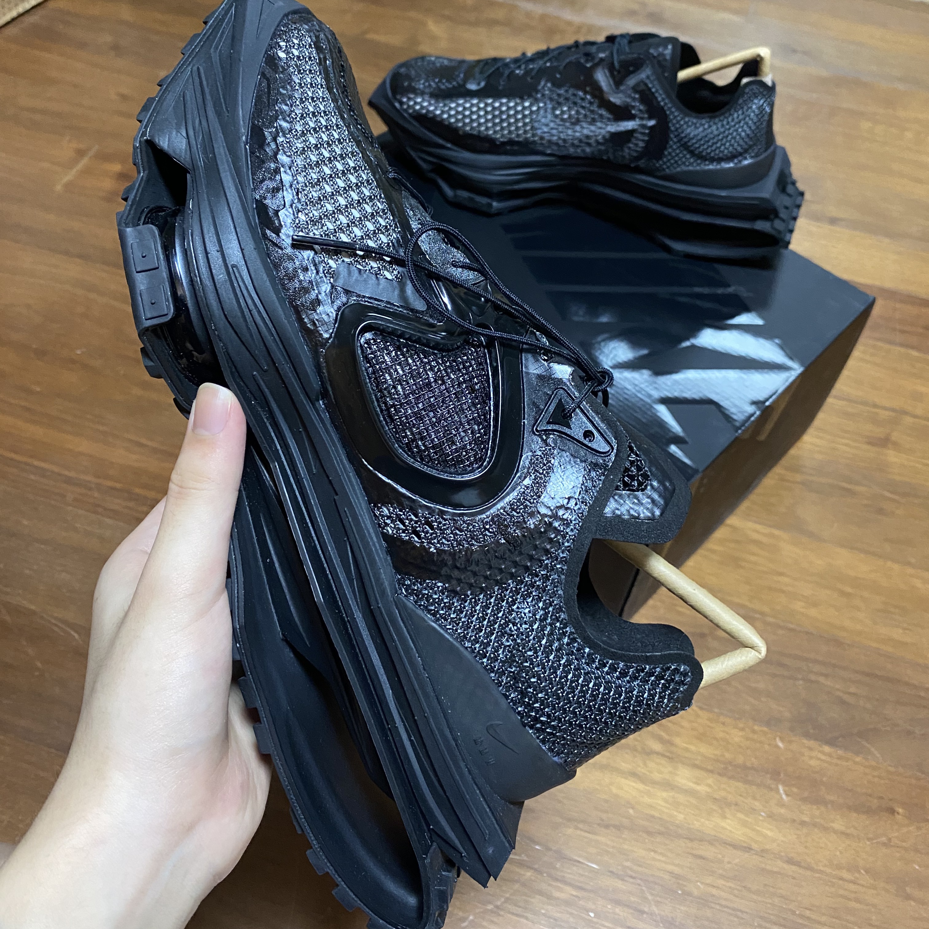 Nike x Matthew M Williams Zoom 004 Triple Black 착용 스타일 - 2