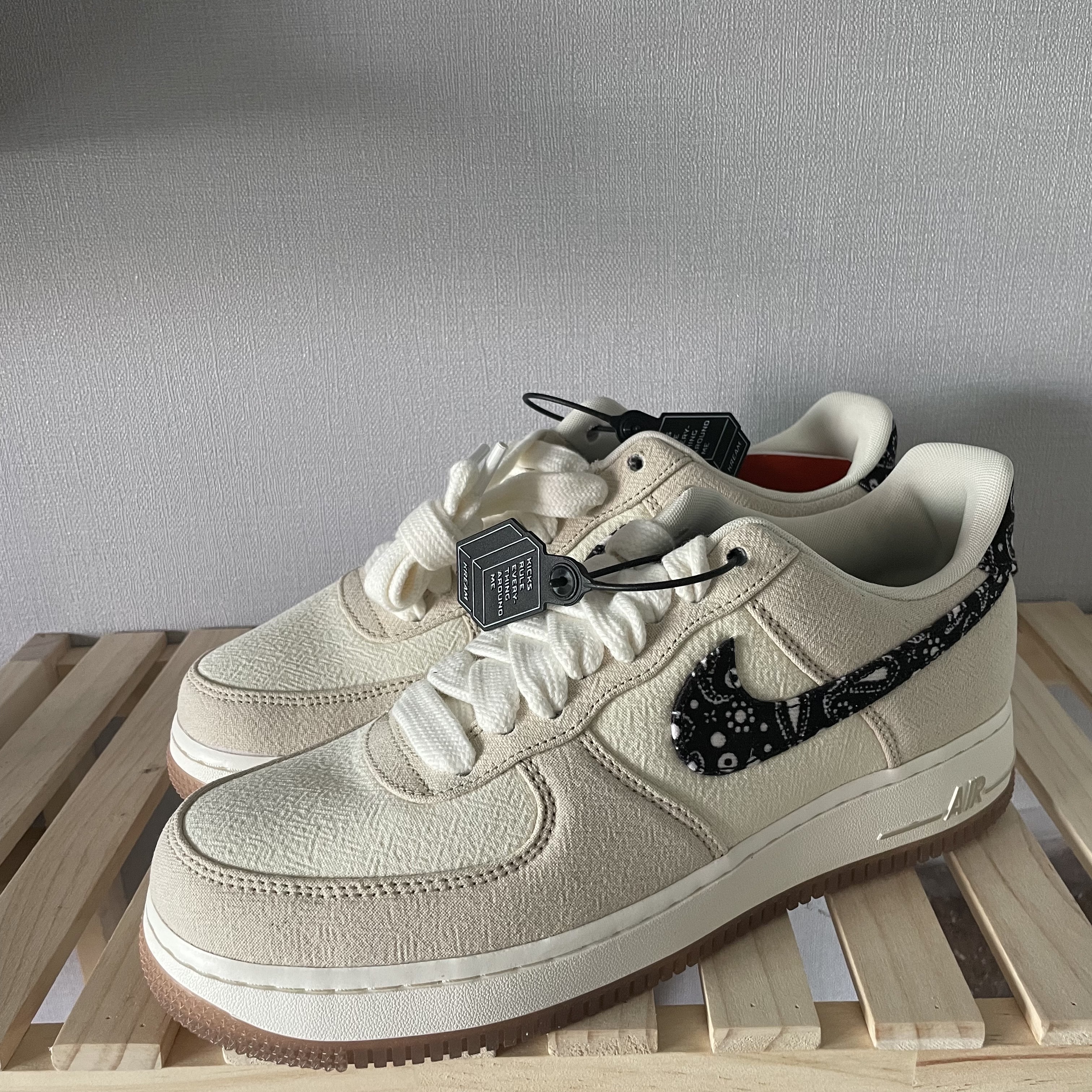 Nike Air Force 1 '07 LV8 Paisley Swoosh 착용 스타일 - 1