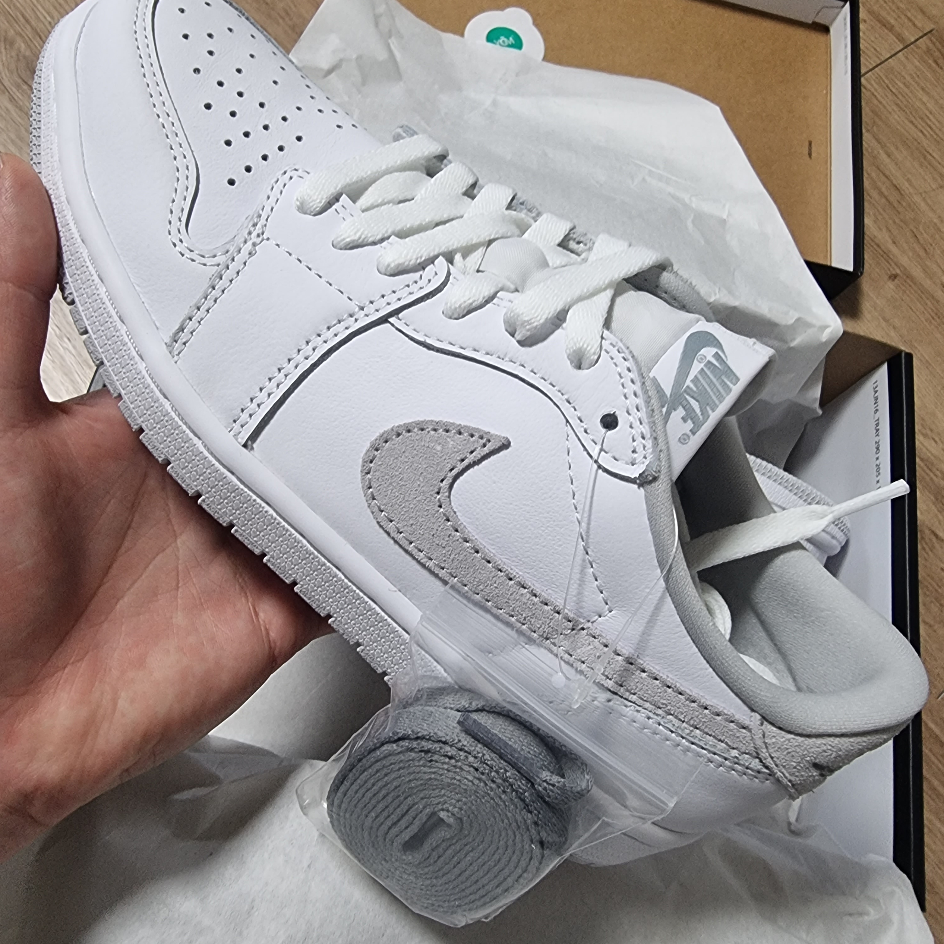 Jordan 1 Low OG Neutral Grey 착용 스타일 - 1