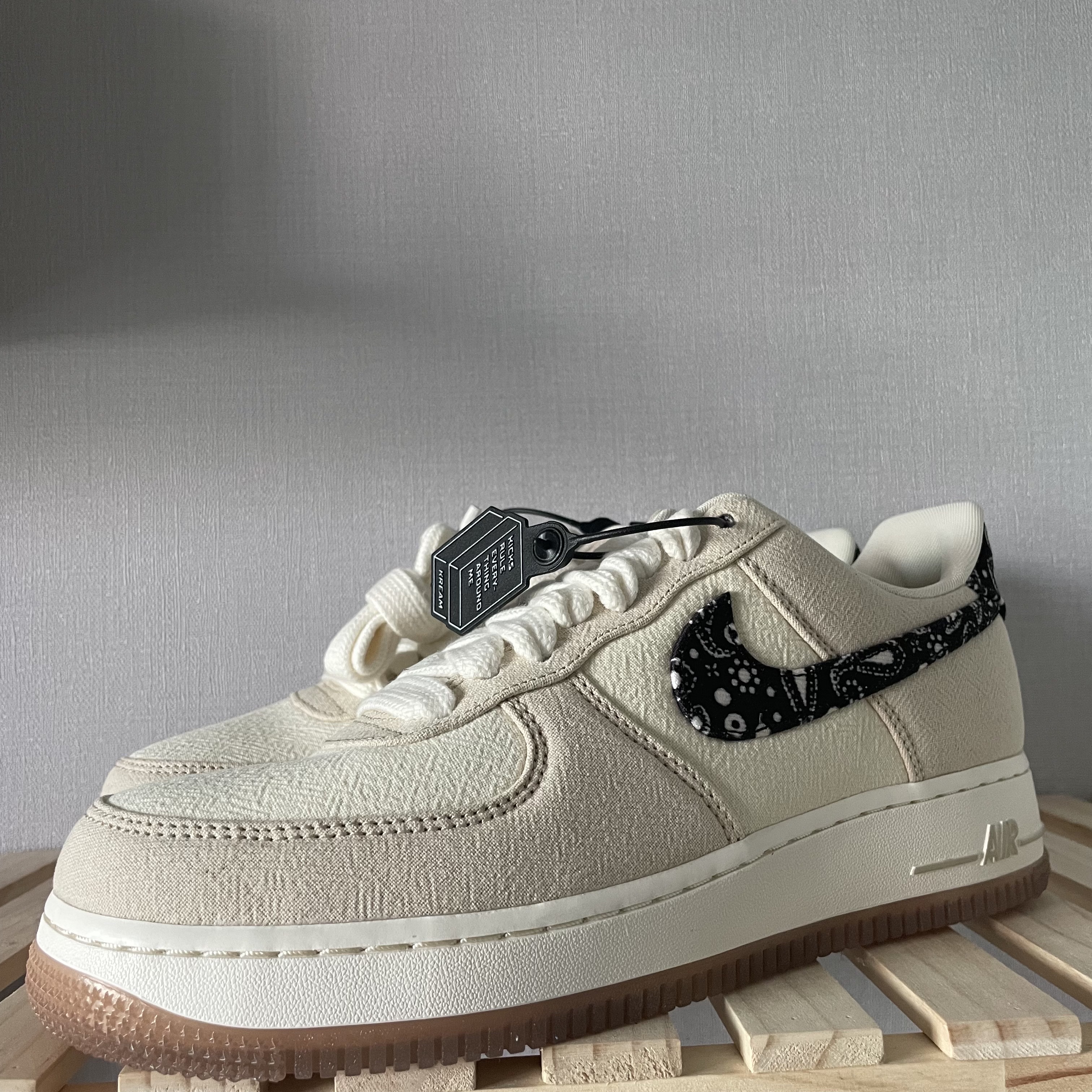 Nike Air Force 1 '07 LV8 Paisley Swoosh 착용 스타일 - 2