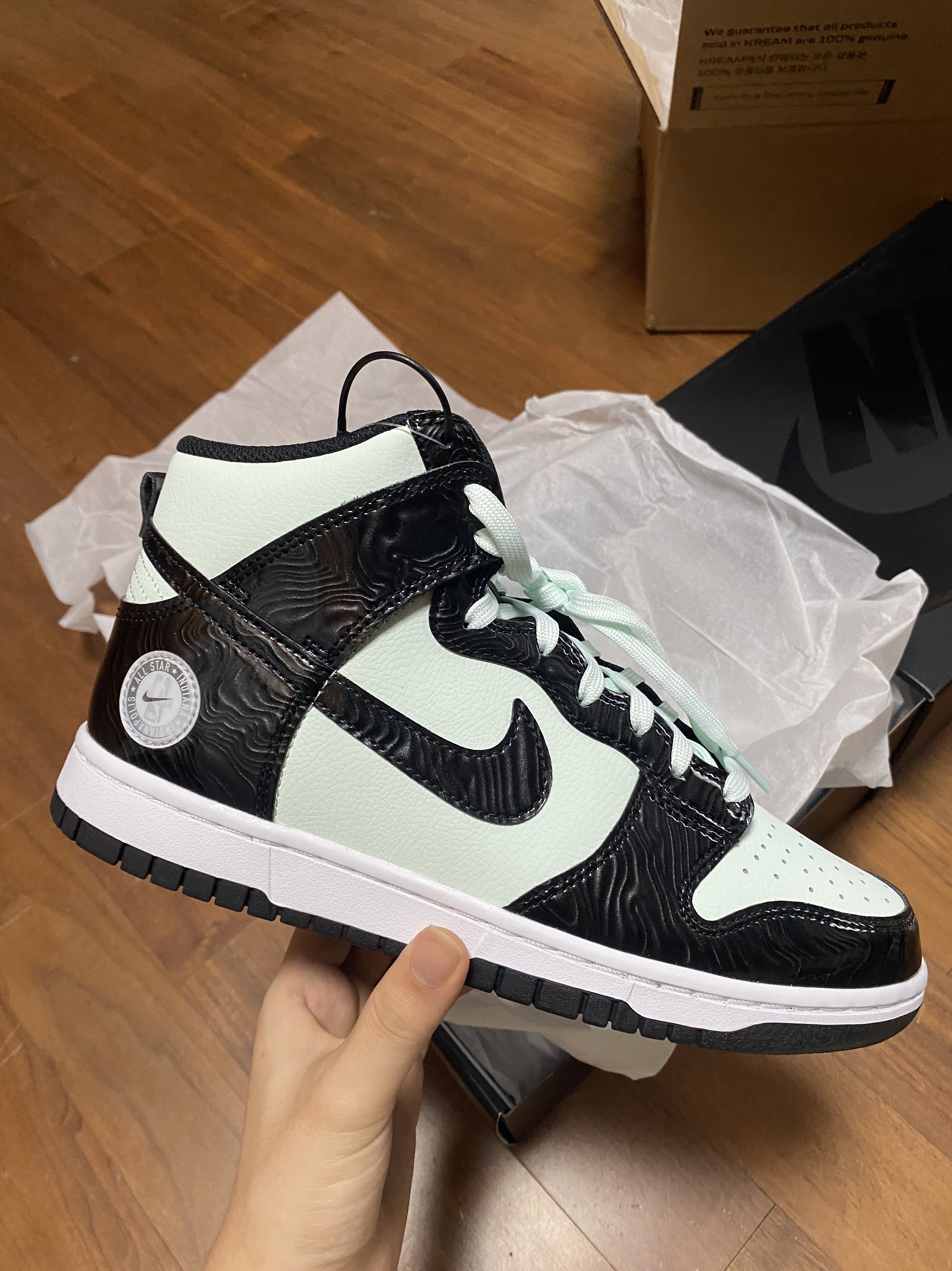 Nike Dunk High Barely Green 착용 스타일 - 1