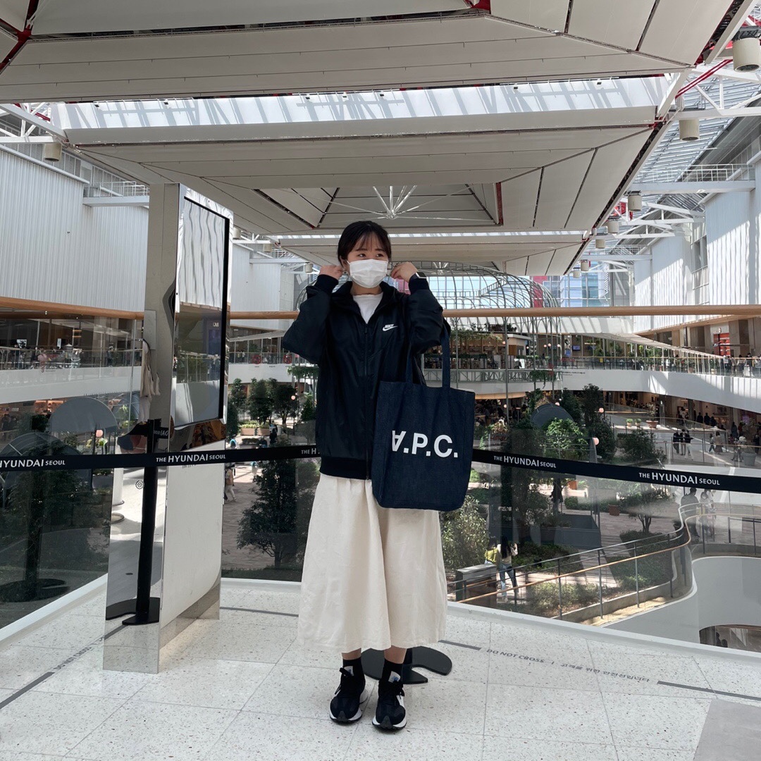 New Balance 327 Black 착용 스타일 - 1