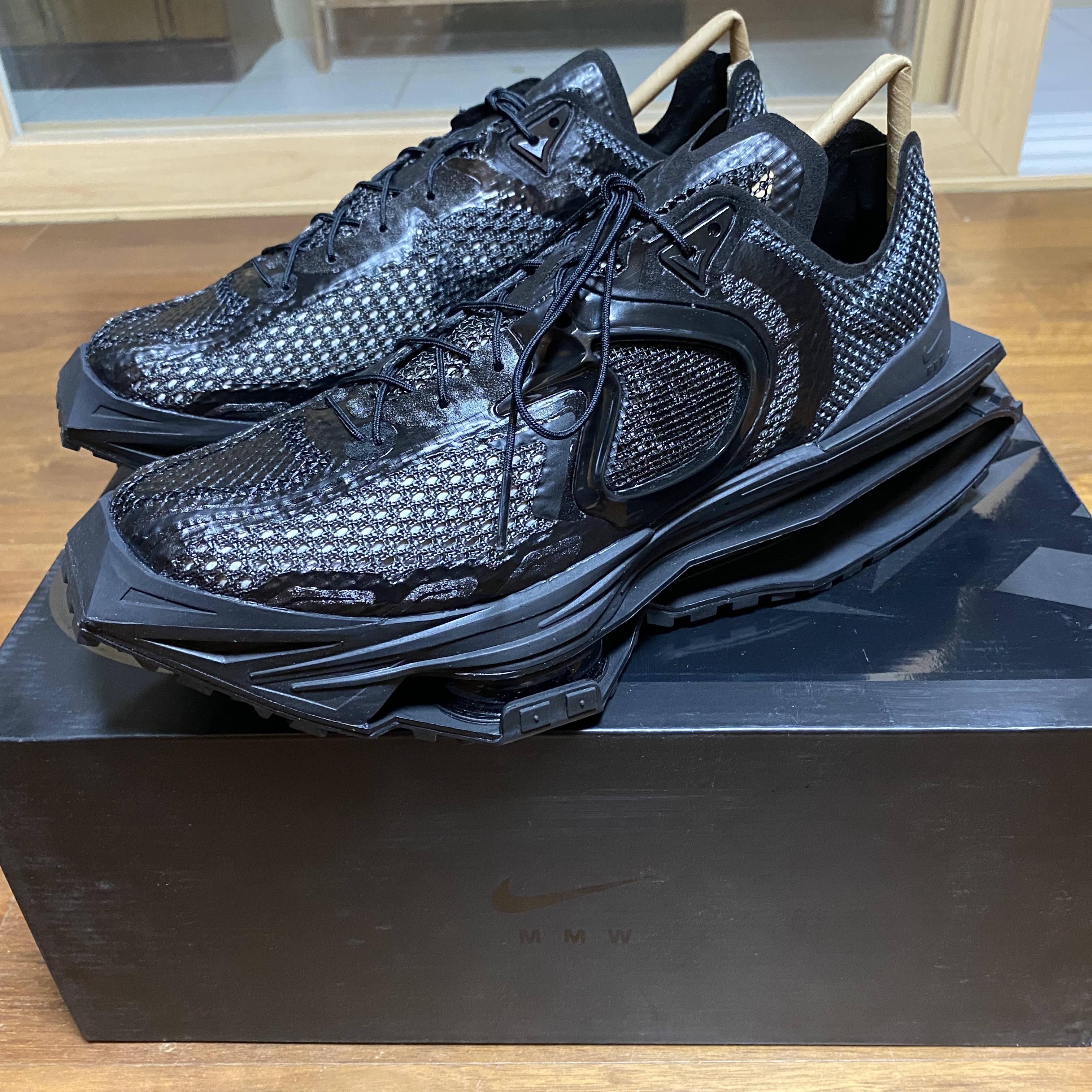 Nike x Matthew M Williams Zoom 004 Triple Black 착용 스타일 - 1