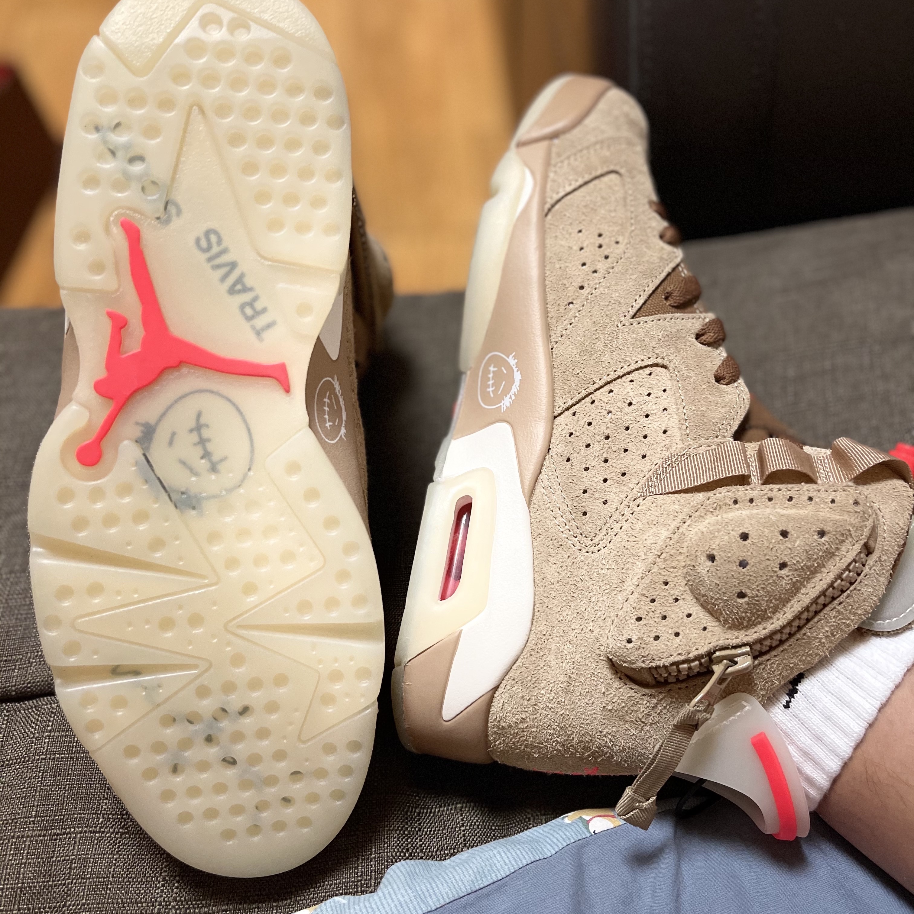 Jordan 6 x Travis Scott Retro SP British Khaki 착용 스타일