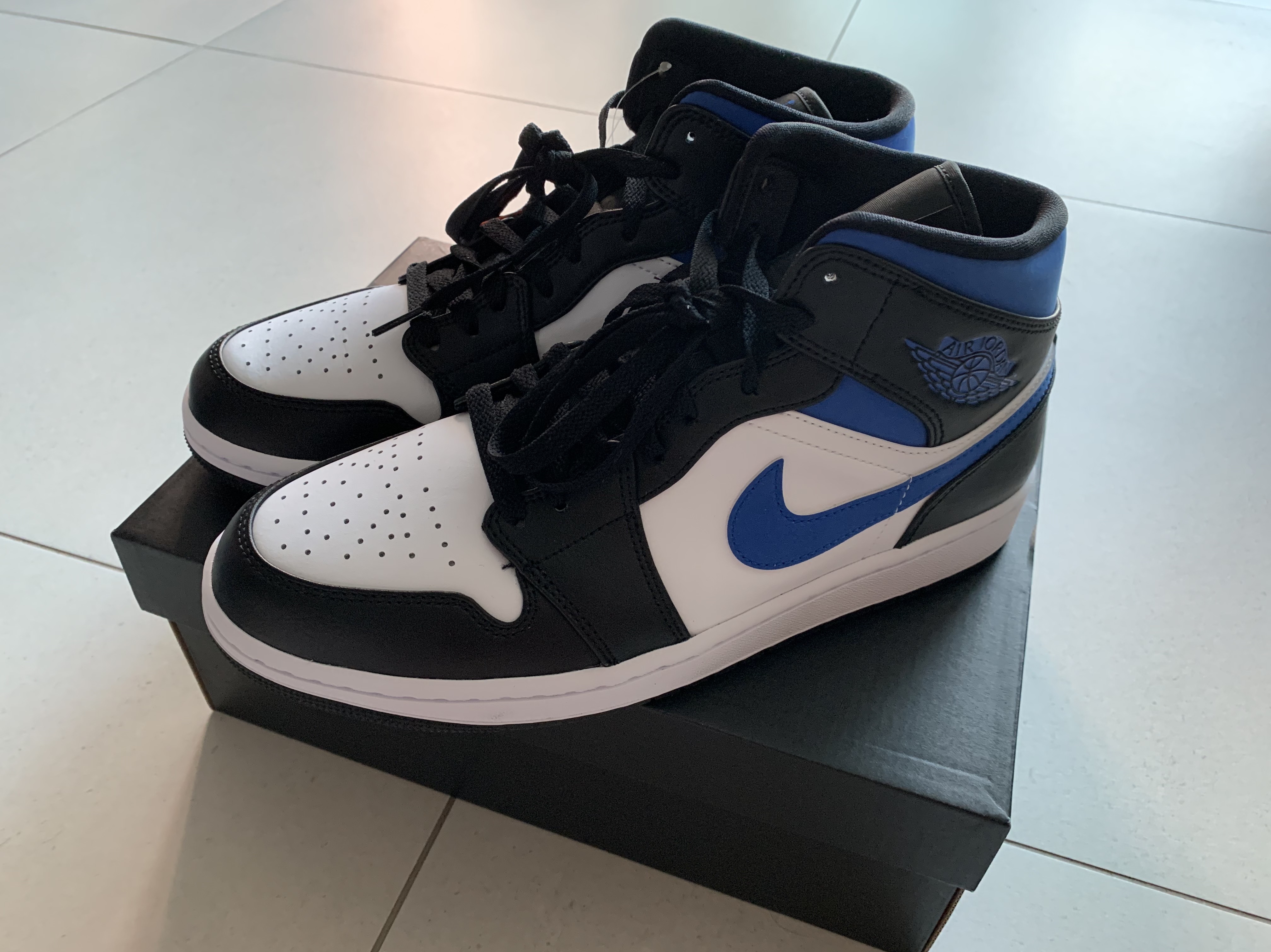 Jordan 1 Mid Black Hyper Royal, Jordan 1 Mid Racer Blue 착용 스타일 - 2