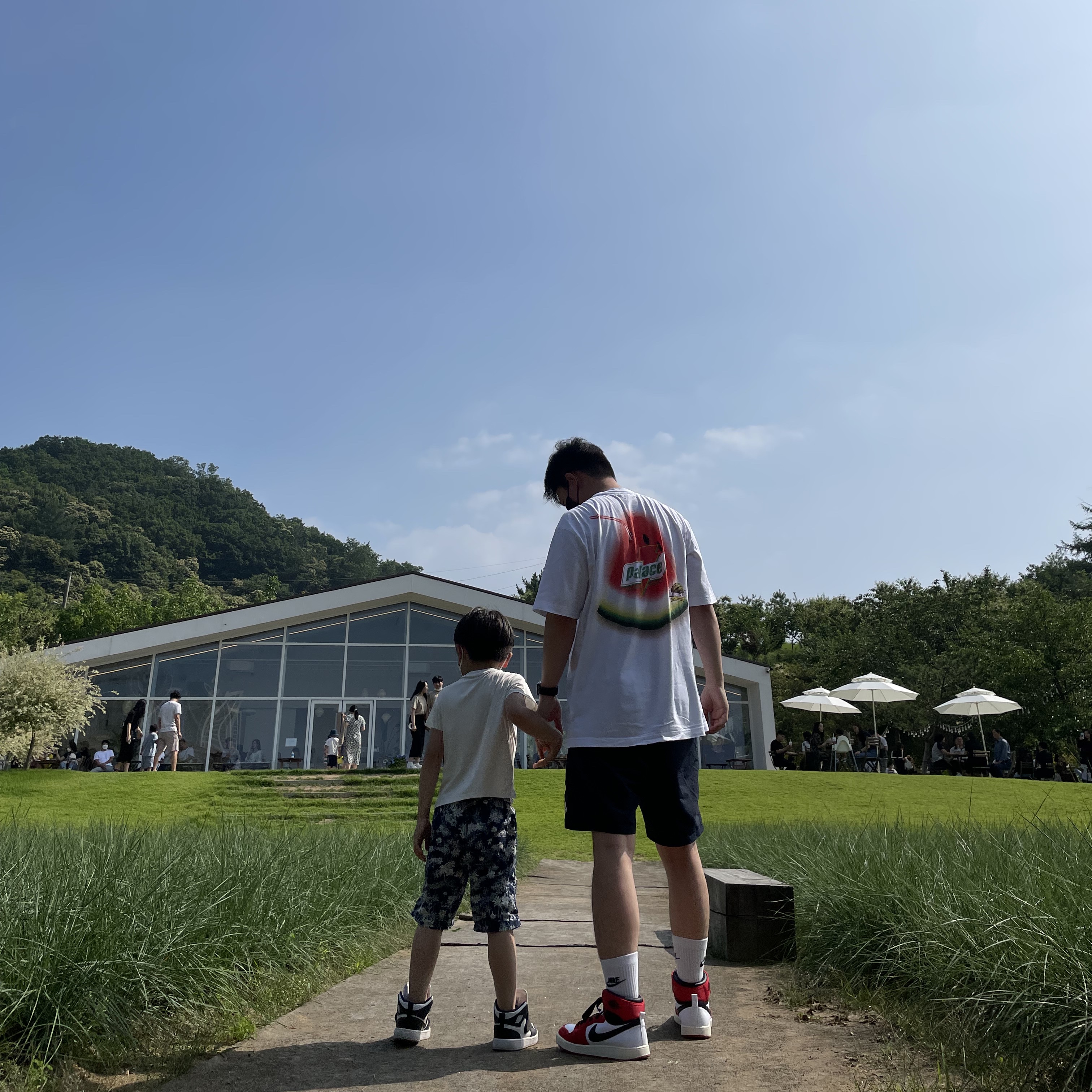 Jordan 1 KO Chicago 2021, Palace Sugar T-Shirt White - 21SS 착용 스타일
