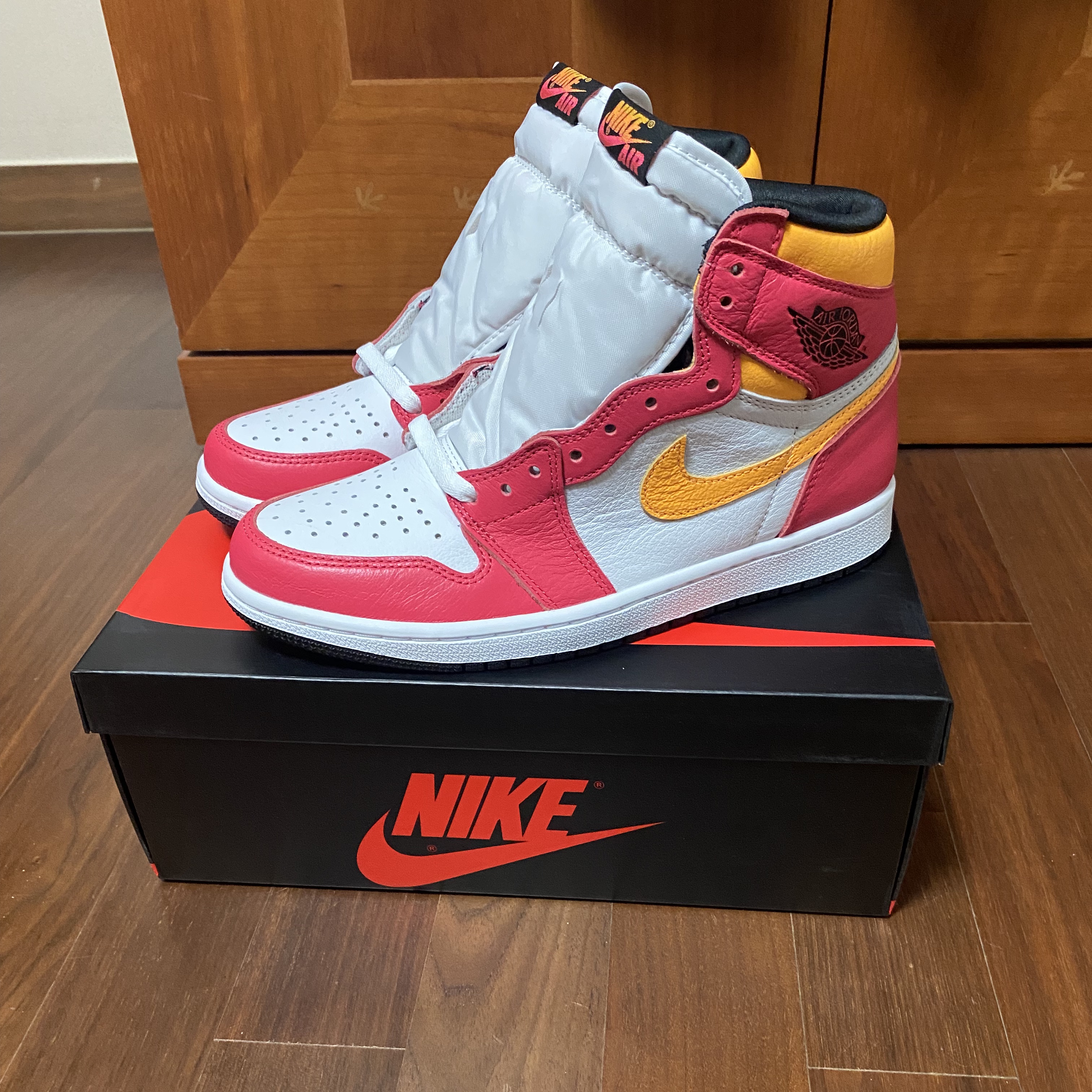 Jordan 1 Retro High OG Light Fusion Red, Nike ACG LBR T-Shirt Black - Asia 착용 스타일 - 2