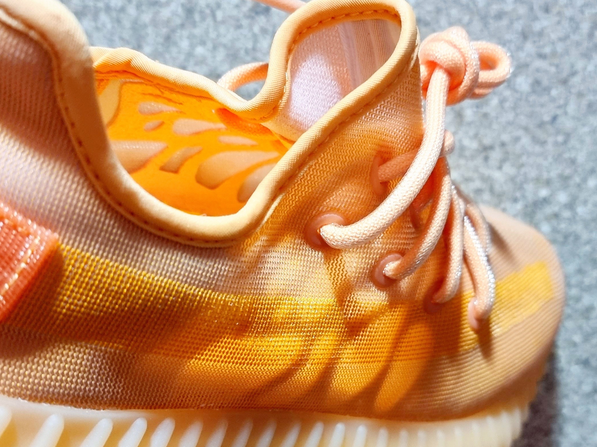 Adidas Yeezy Boost 350 V2 Mono Clay 착용 스타일 - 4