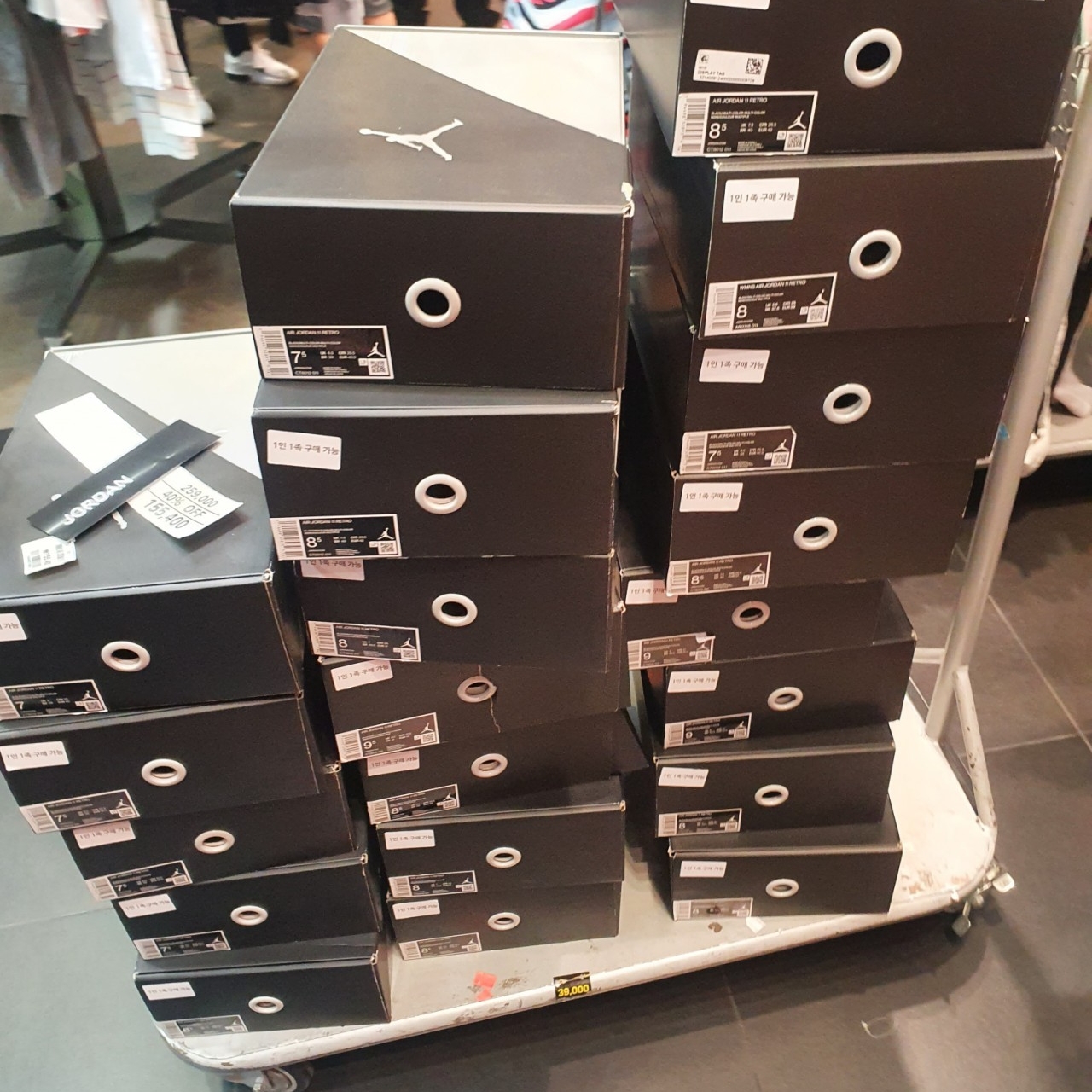 Jordan 11 Retro Jubilee 착용 스타일 - 2