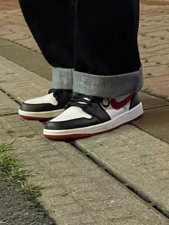 Jordan 1 Mid Gym Red Black White 착용 스타일