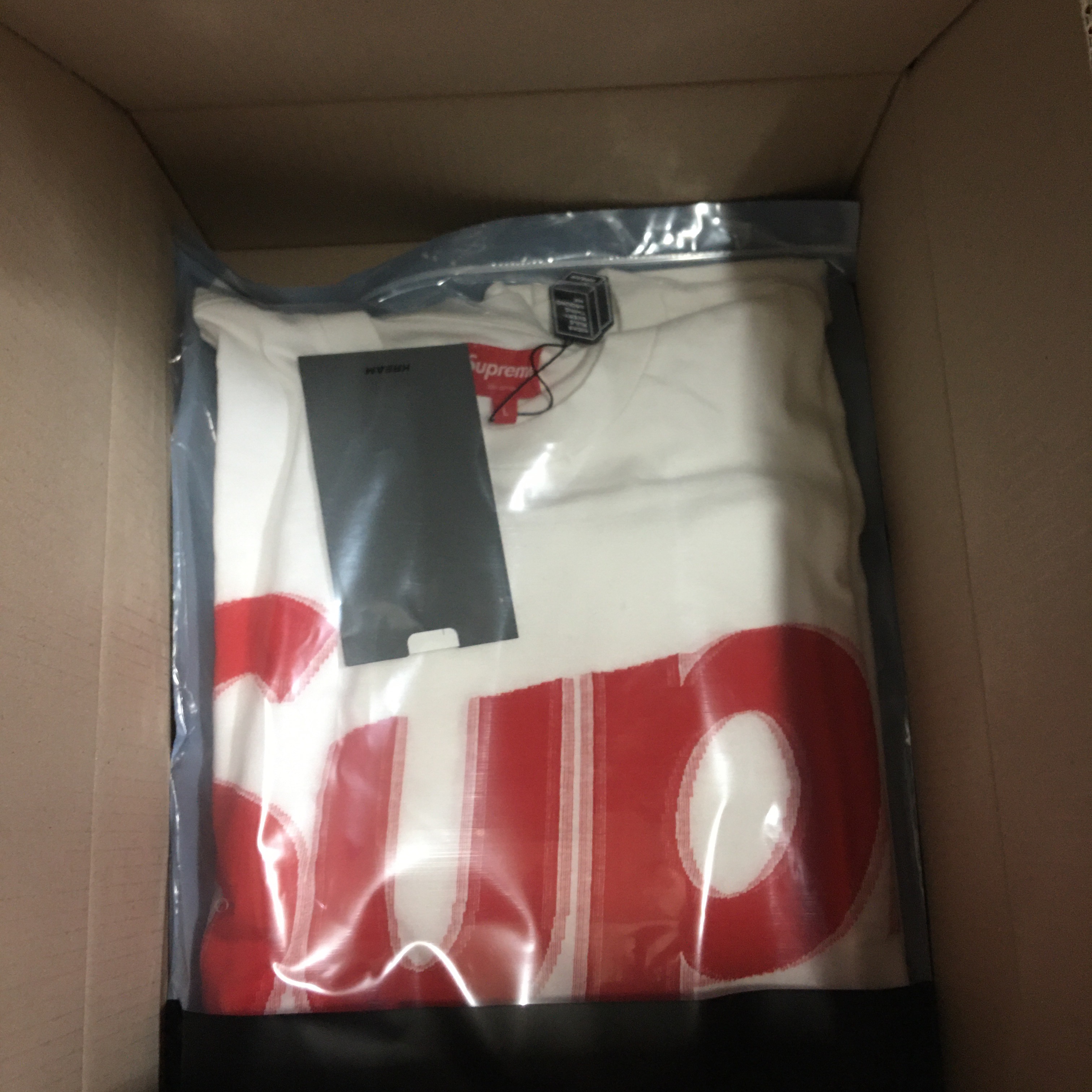 Supreme Intarsia Spellout S/S Top White - 21SS, Nike x Stussy WT T-Shirt White - US/EU 착용 스타일 - 3