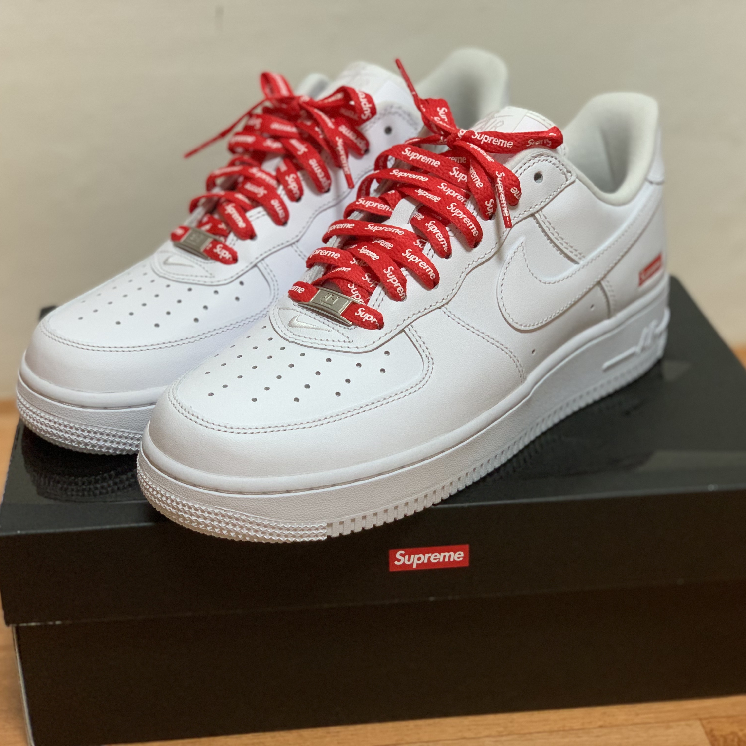 Nike x Supreme Air Force 1 Low White 착용 스타일