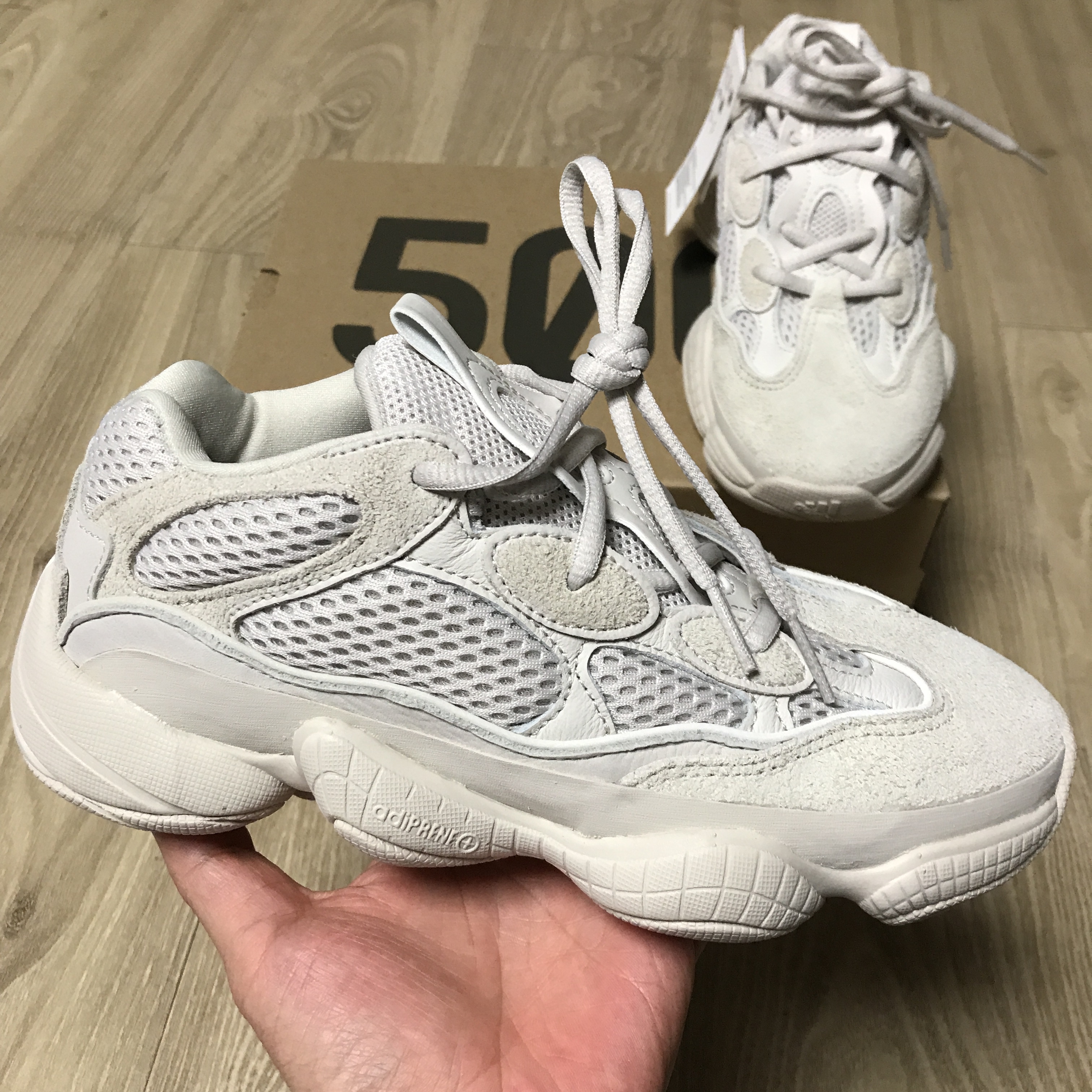 Adidas Yeezy 500 Blush 2018 착용 스타일 - 1