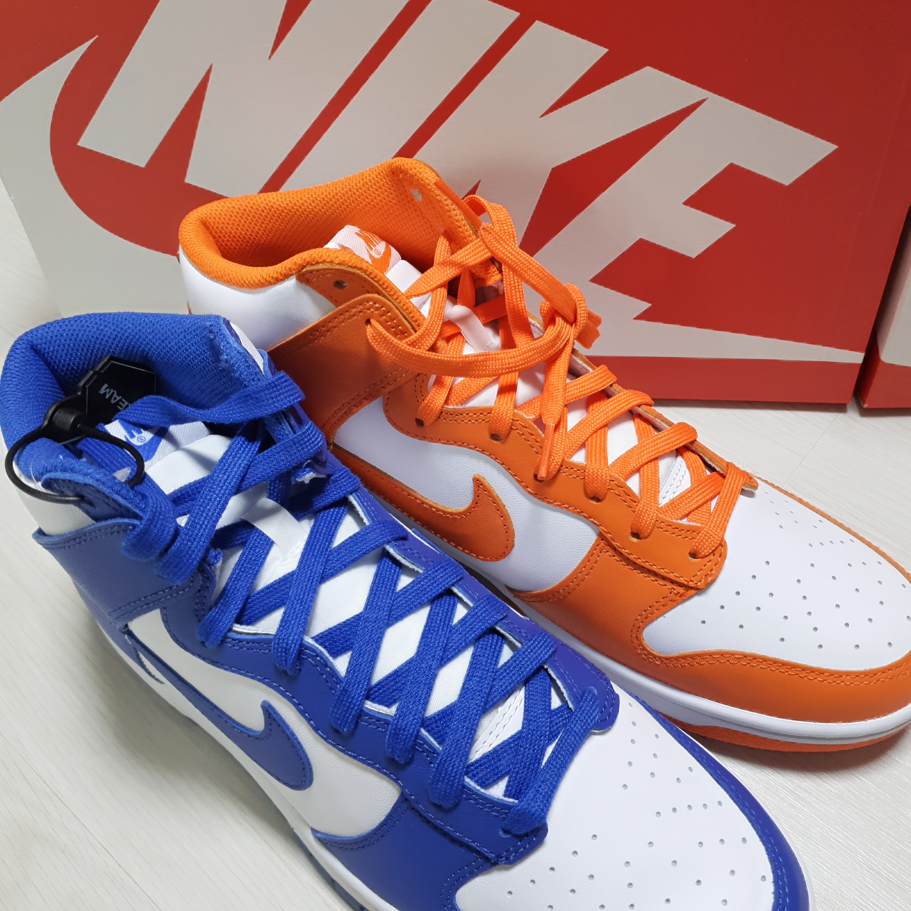 Nike Dunk High Retro Game Royal, Nike Dunk High Retro Orange Blaze 착용 스타일 - 3