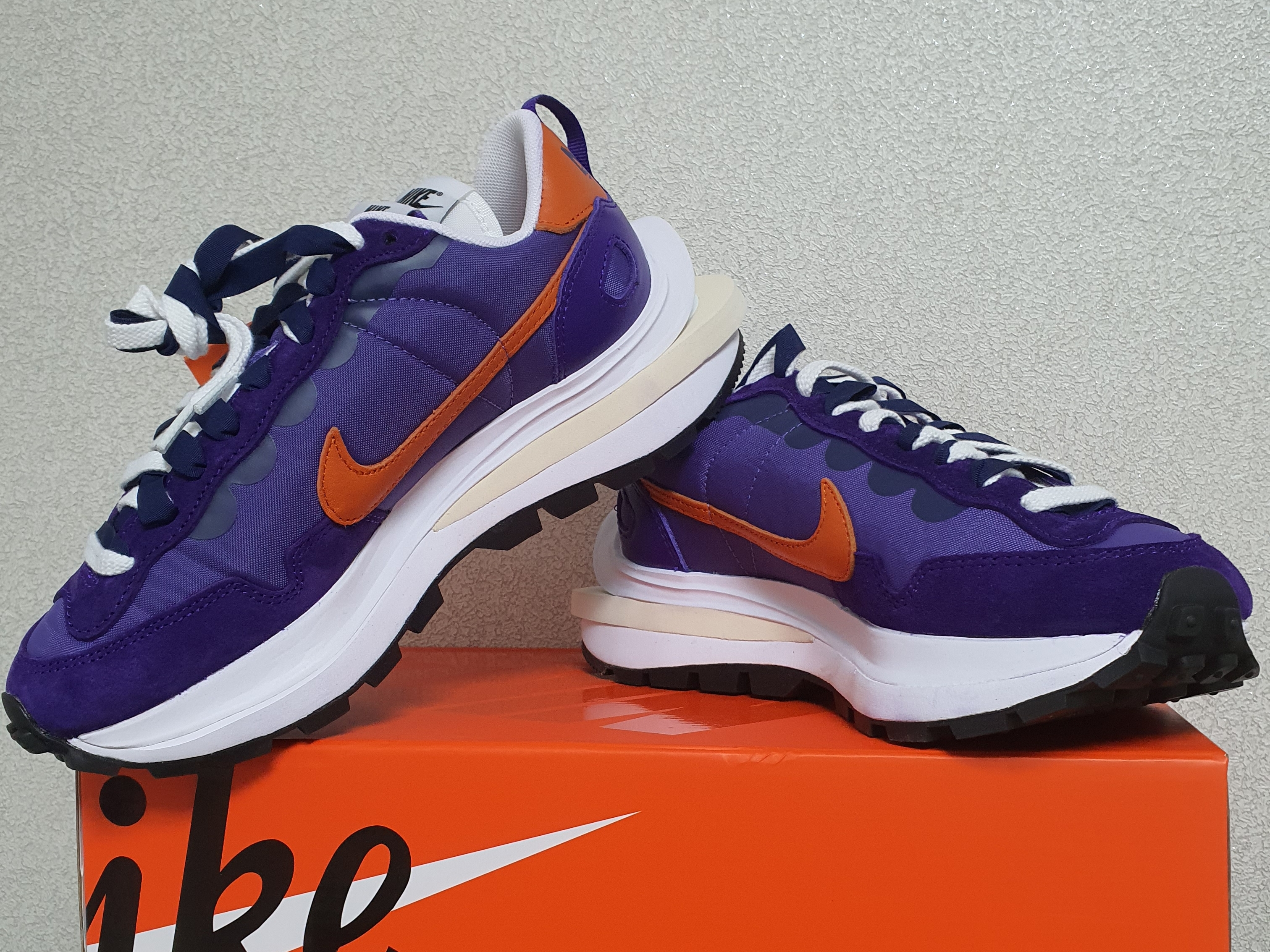 Nike x Sacai VaporWaffle Dark Iris 착용 스타일 - 1