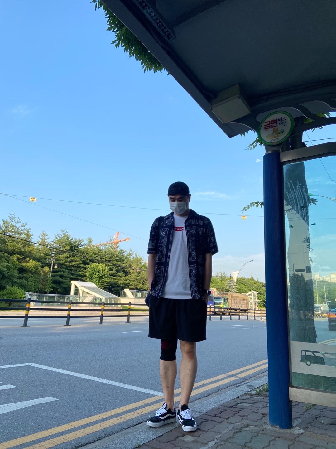 Vans Vault OG Old Skool LX Black Canvas, Supreme Swarovski Box Logo T-Shirt White - 19SS 착용 스타일