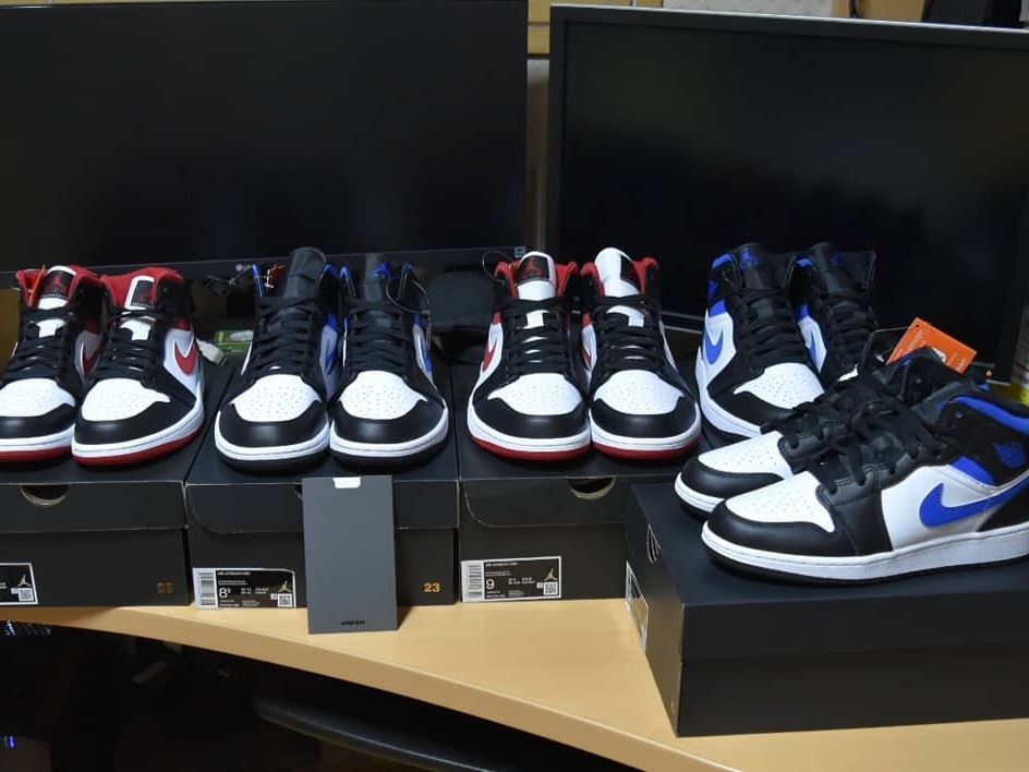 Jordan 1 Mid Gym Red Black White, Jordan 1 Mid Racer Blue 착용 스타일 - 2