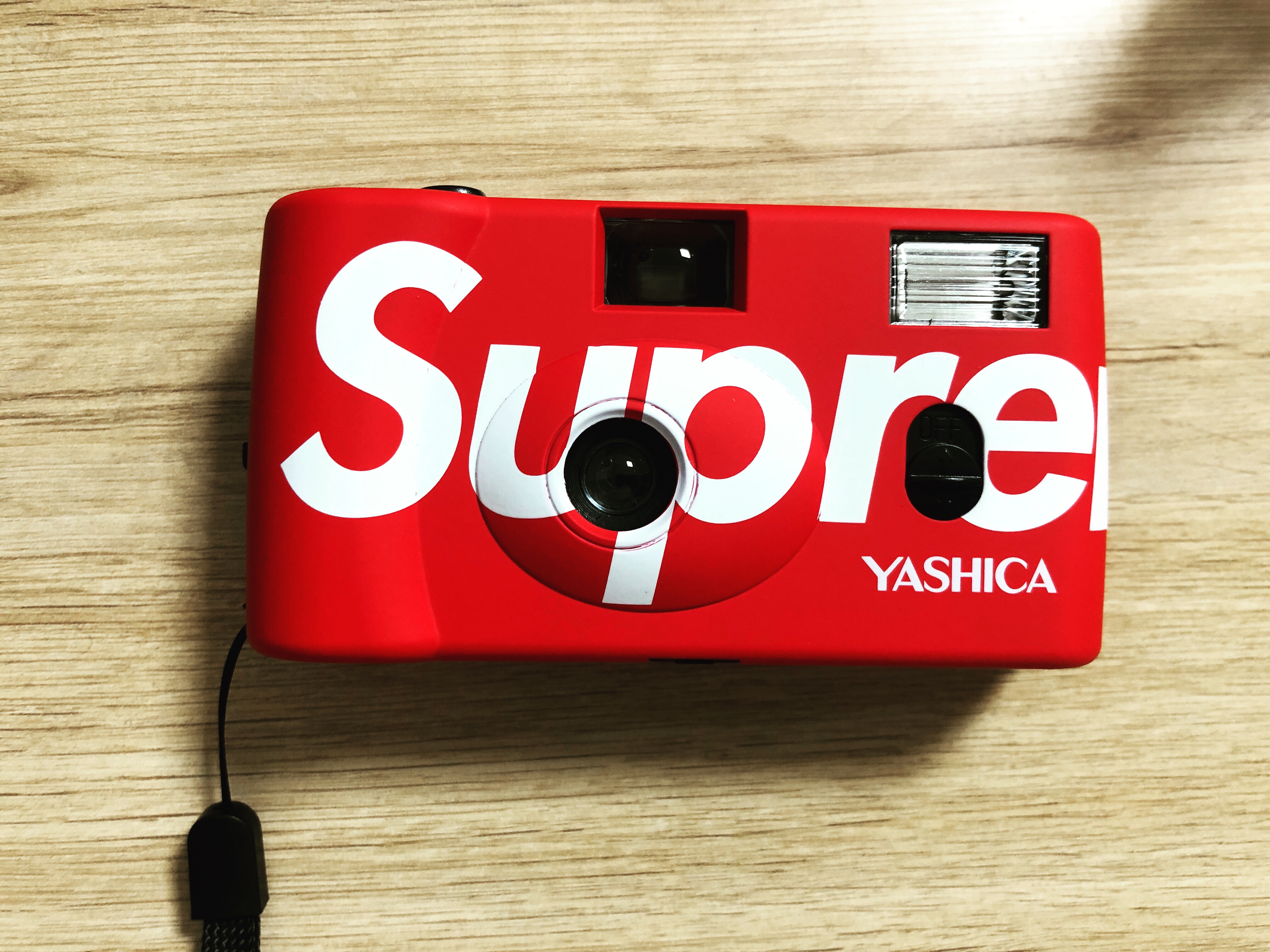 Supreme Yashica MF-1 Camera Red - 21SS 착용 스타일 - 1