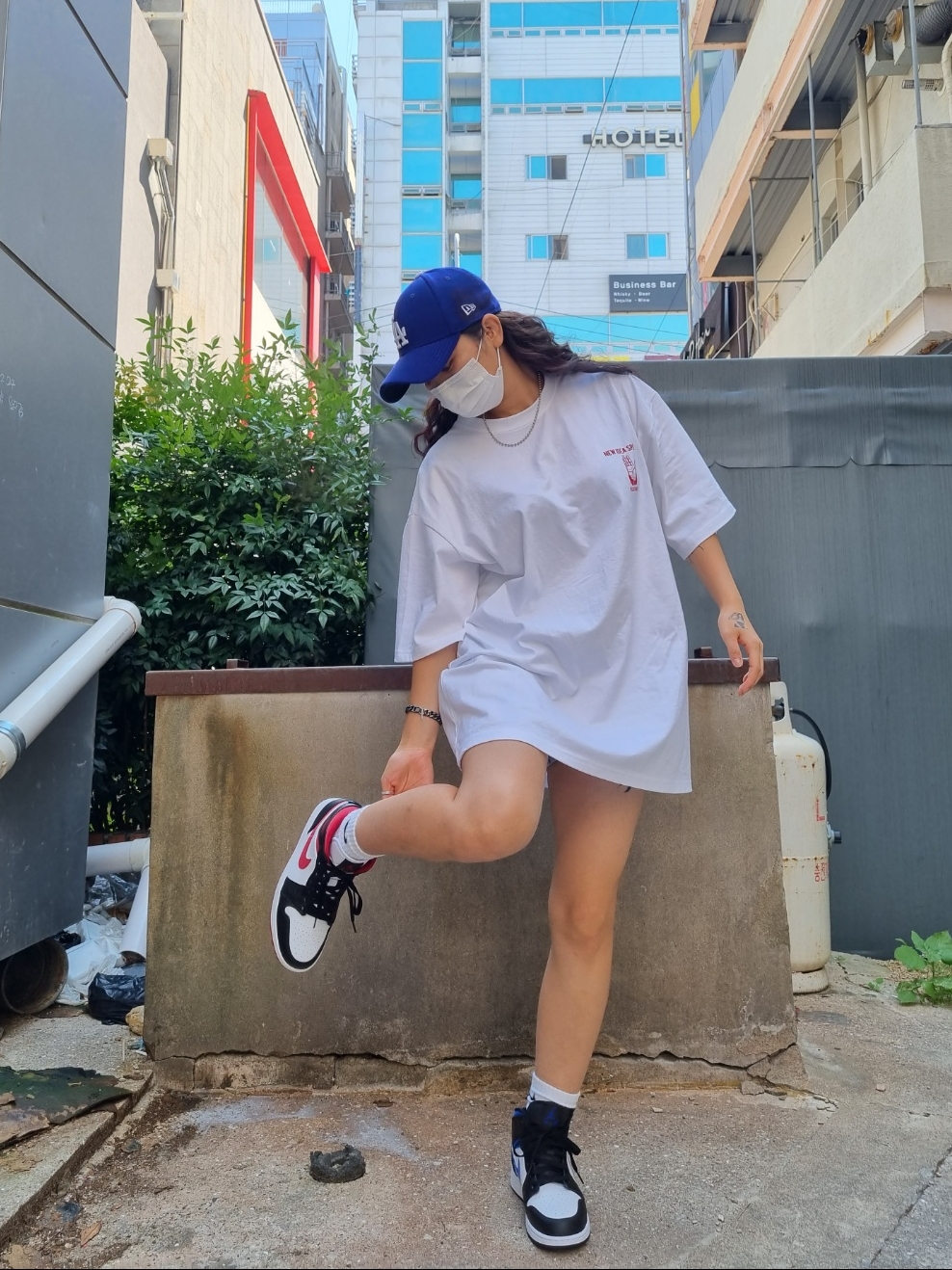 Jordan 1 Mid Gym Red Black White, Jordan 1 Mid Racer Blue 착용 스타일